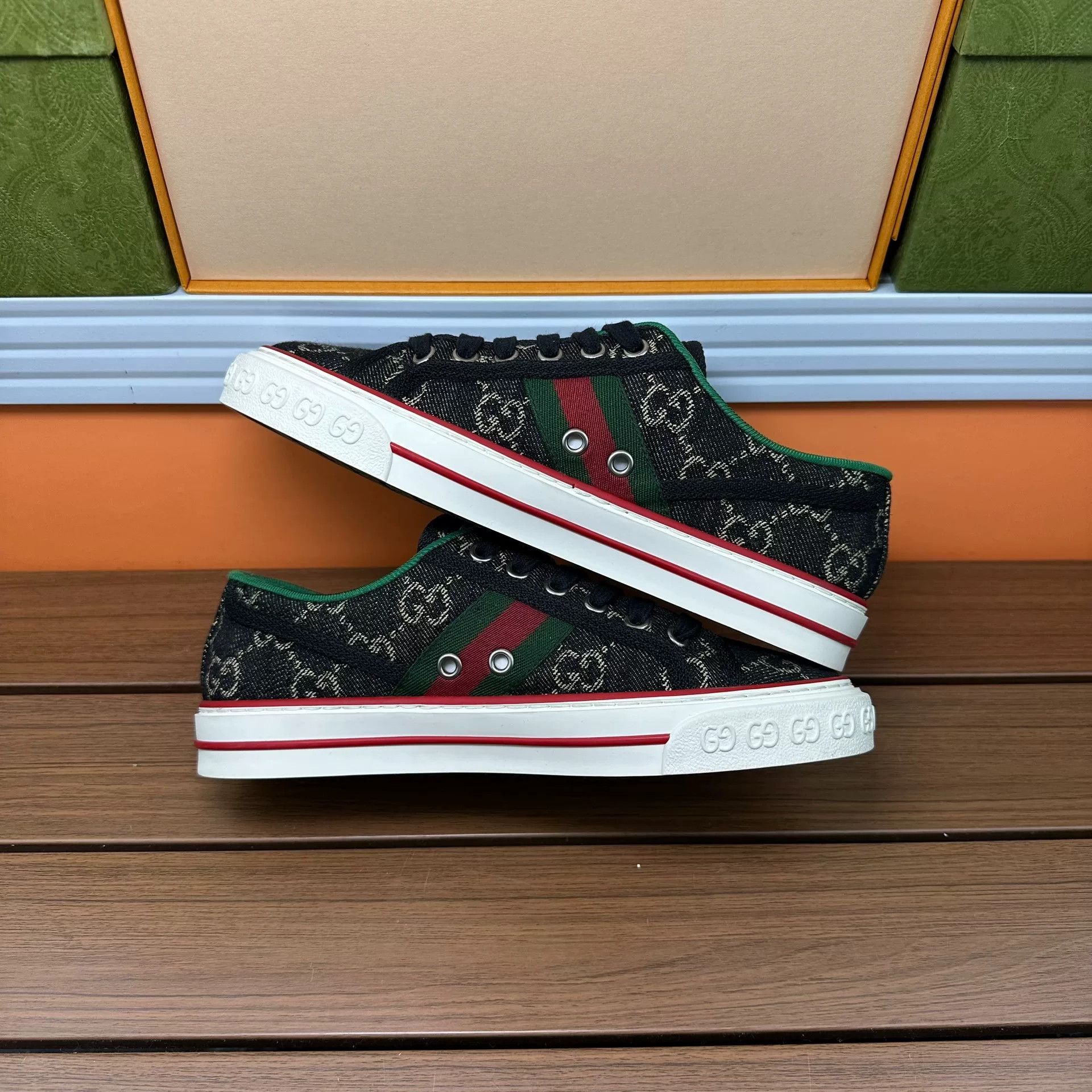 Gucci Gucci Lowtop Sneakers it_35-5 Women Size US 5.5 / IT 35.5 - 3 Thumbnail