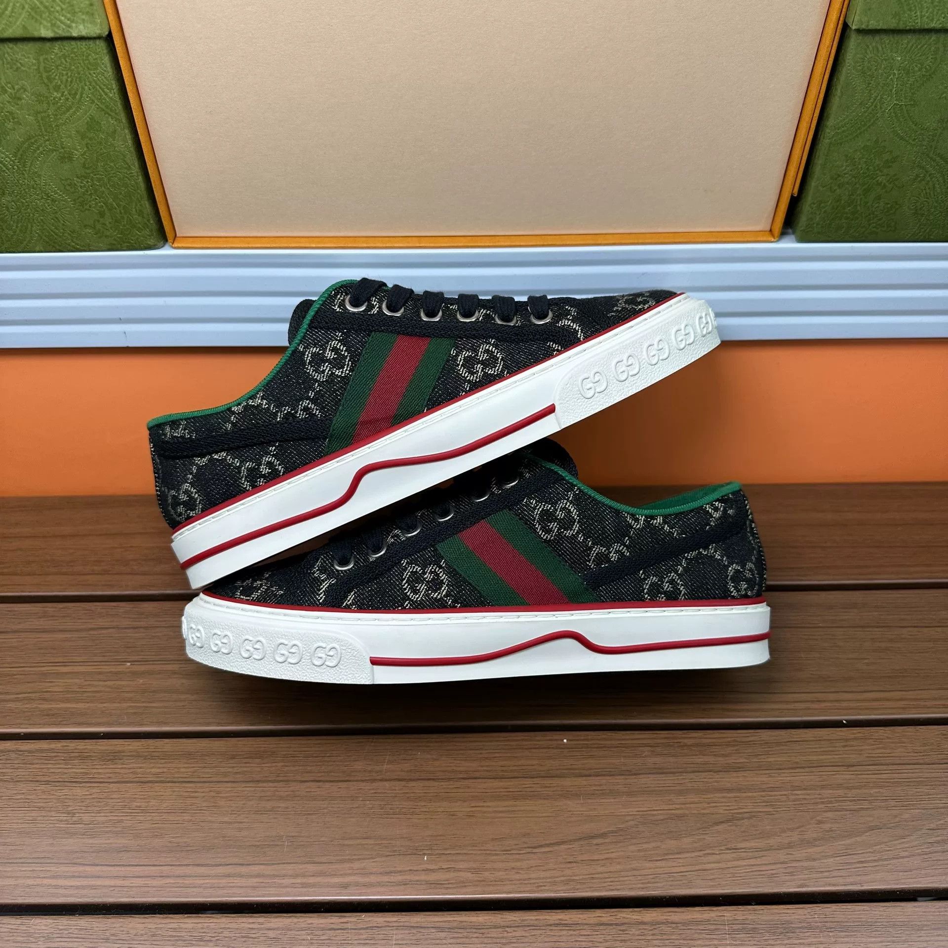 Gucci Gucci Lowtop Sneakers it_35-5 Women Size US 5.5 / IT 35.5 - 2 Thumbnail