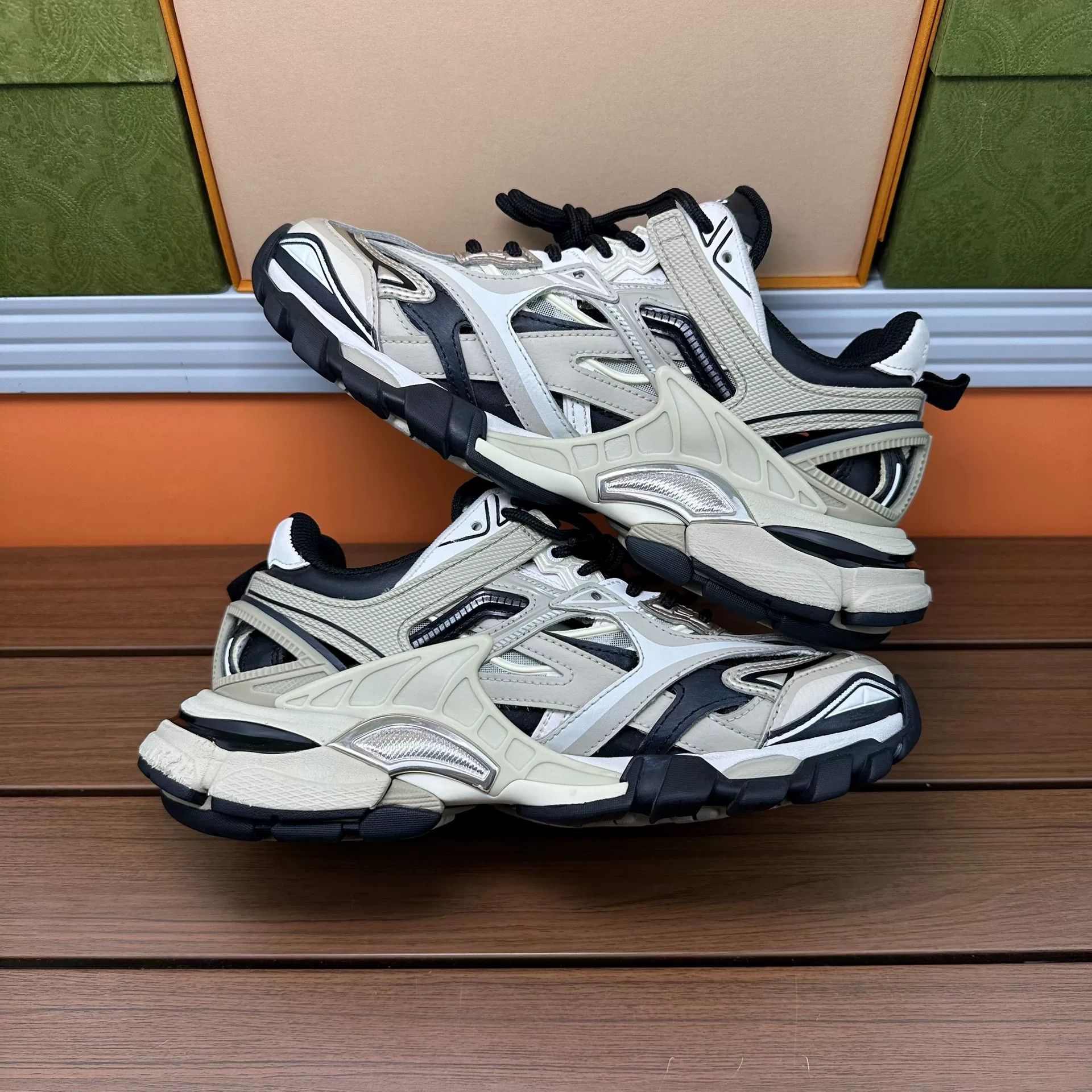 Balenciaga Balenciaga Beige Lowtop Sneakers it_36 Women Size US 6 / IT 36 - 3 Thumbnail