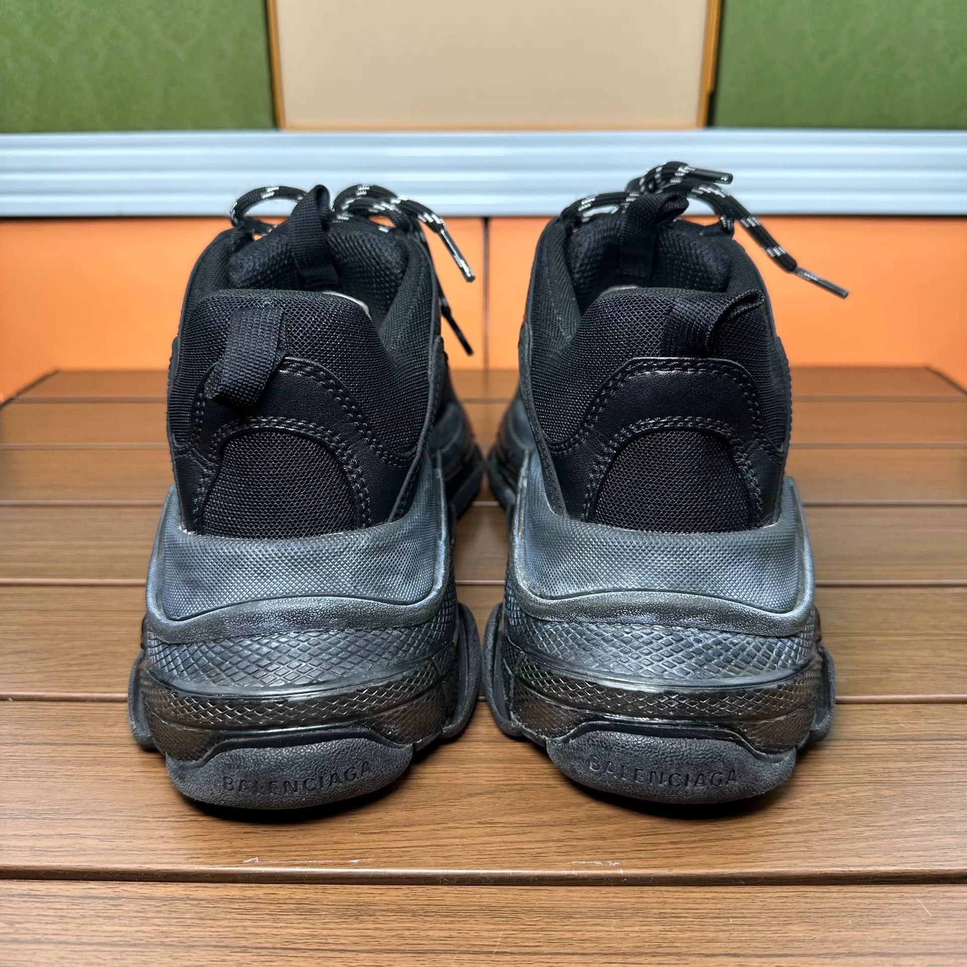 Balenciaga Balenciaga Distressed Black Lowtop Sneakers 7 Men Size US 7 / EU 40 - 5 Thumbnail