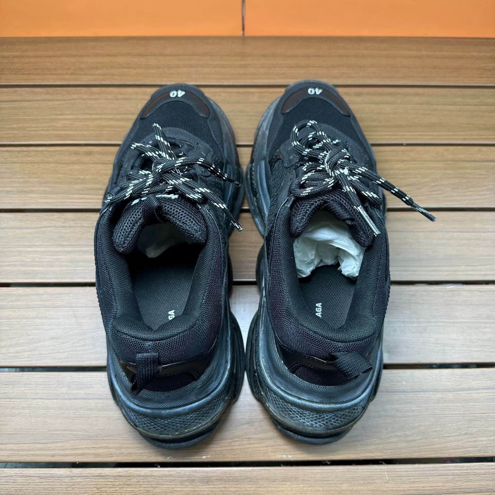 Balenciaga Balenciaga Distressed Black Lowtop Sneakers 7 Men Size US 7 / EU 40 - 8 Thumbnail