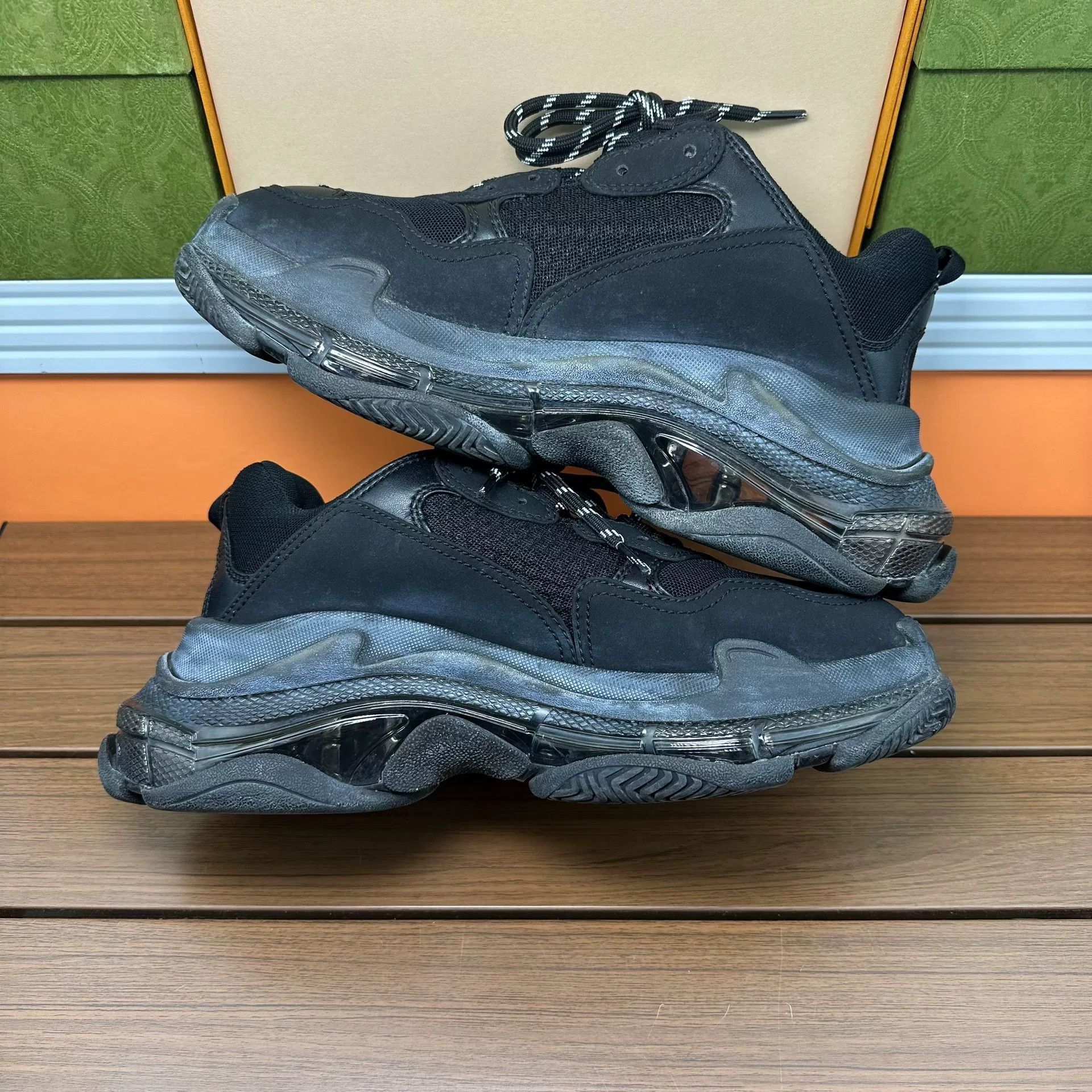 Balenciaga Balenciaga Distressed Black Lowtop Sneakers 7 Men Size US 7 / EU 40 - 3 Thumbnail
