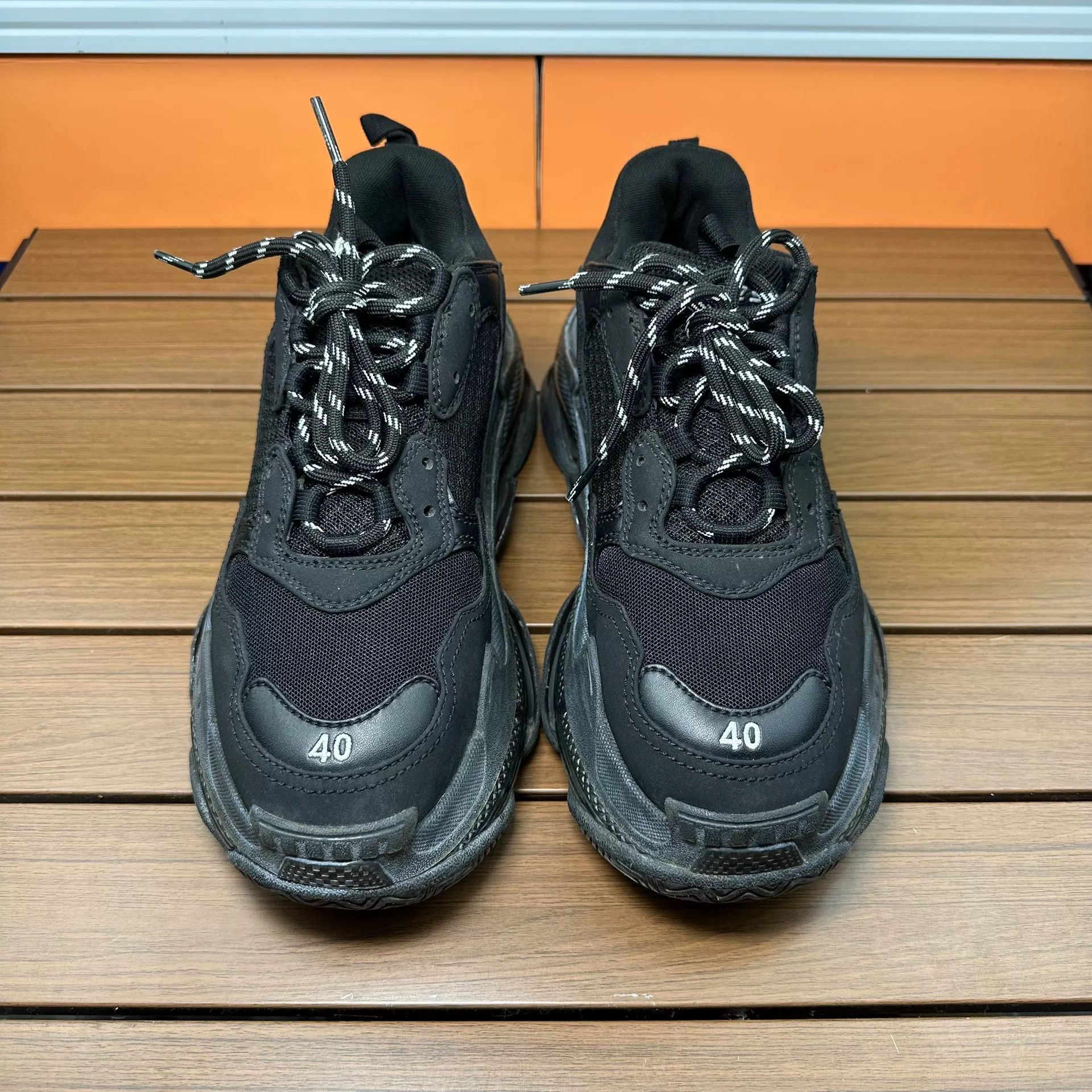 Balenciaga Balenciaga Distressed Black Lowtop Sneakers 7 Men Size US 7 / EU 40 - 4 Thumbnail