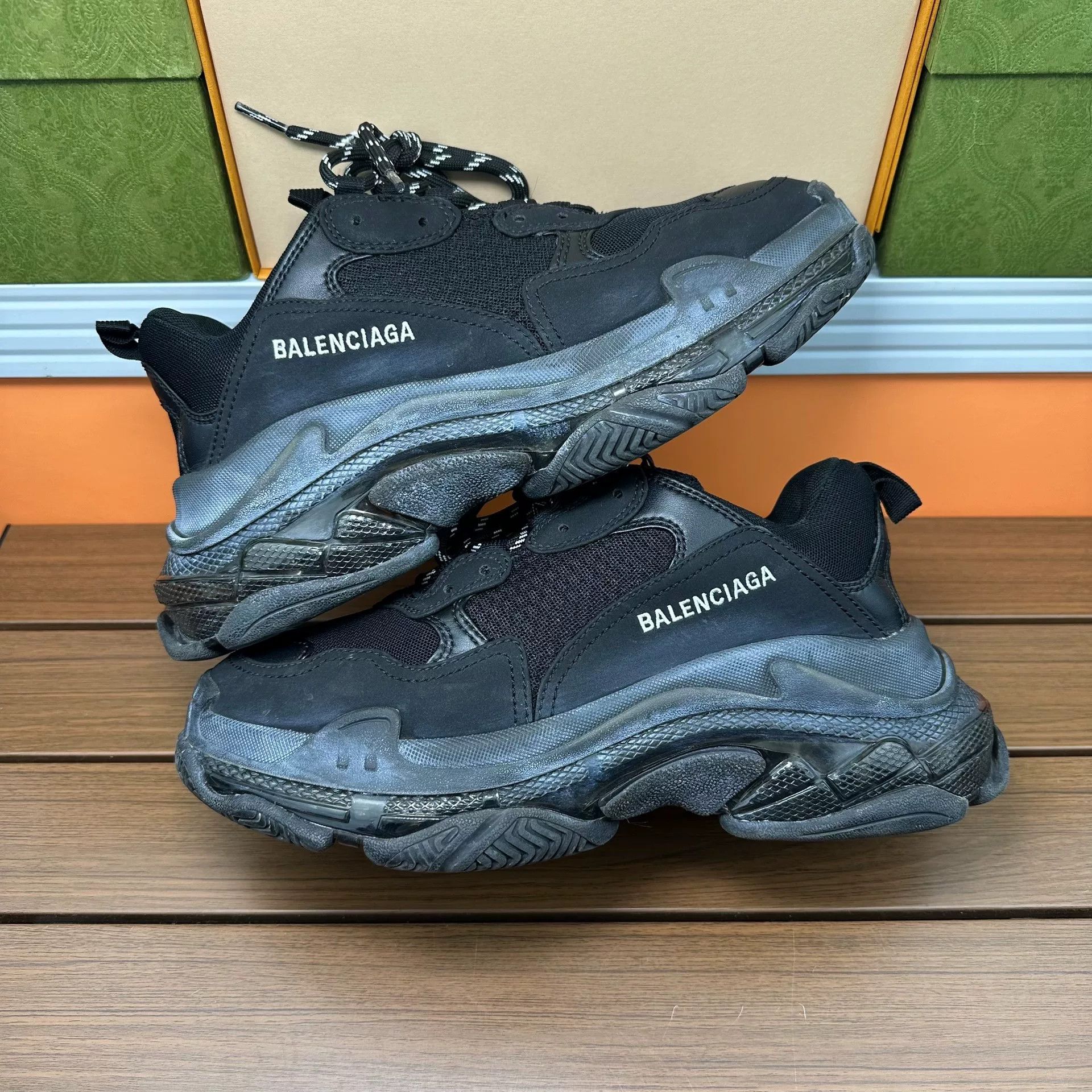 Balenciaga Balenciaga Distressed Black Lowtop Sneakers 7 Men Size US 7 / EU 40 - 2 Thumbnail