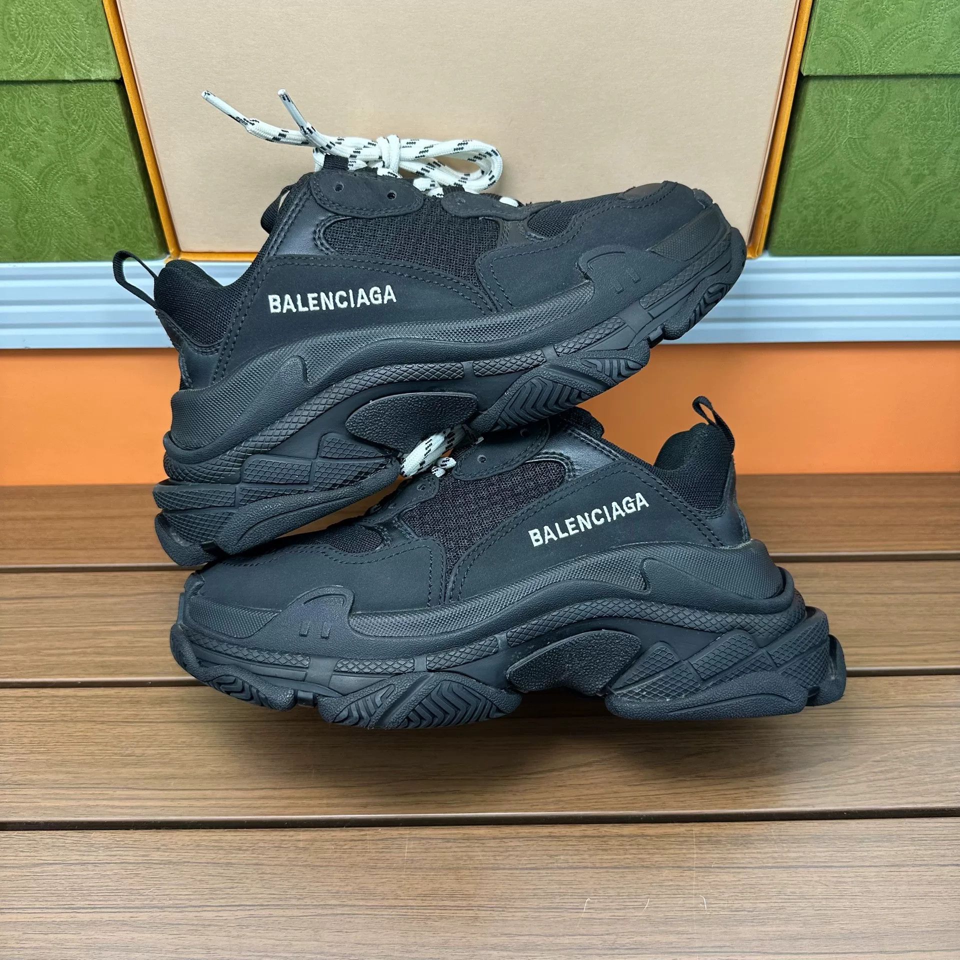 Balenciaga Balenciaga Black Lowtop Sneakers it_36 Women Size US 6 / IT 36 - 2 Thumbnail