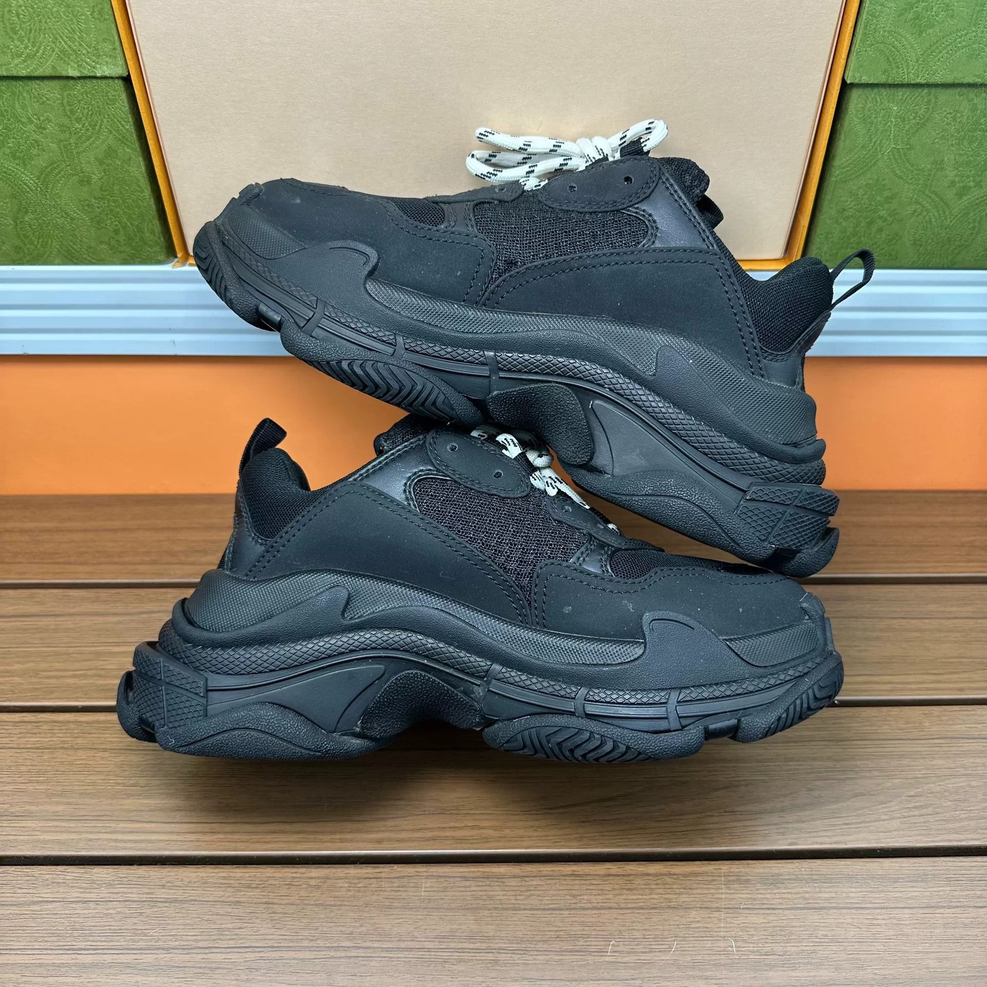 Balenciaga Balenciaga Black Lowtop Sneakers it_36 Women Size US 6 / IT 36 - 3 Thumbnail
