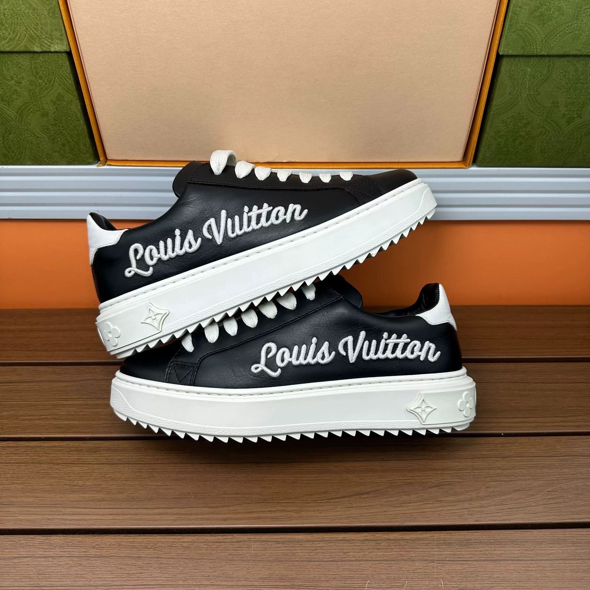Louis Vuitton Louis Vuitton Embroidered Black Lowtop Sneakers it_37 Women Size US 7 / IT 37 - 2 Thumbnail