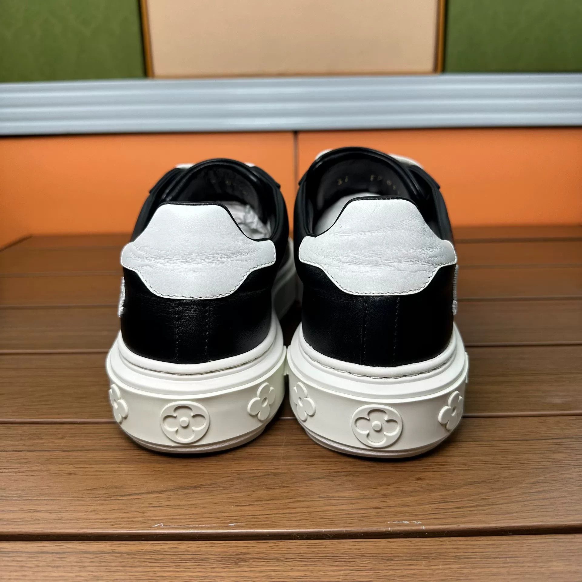 Louis Vuitton Louis Vuitton Embroidered Black Lowtop Sneakers it_37 Women Size US 7 / IT 37 - 5 Thumbnail