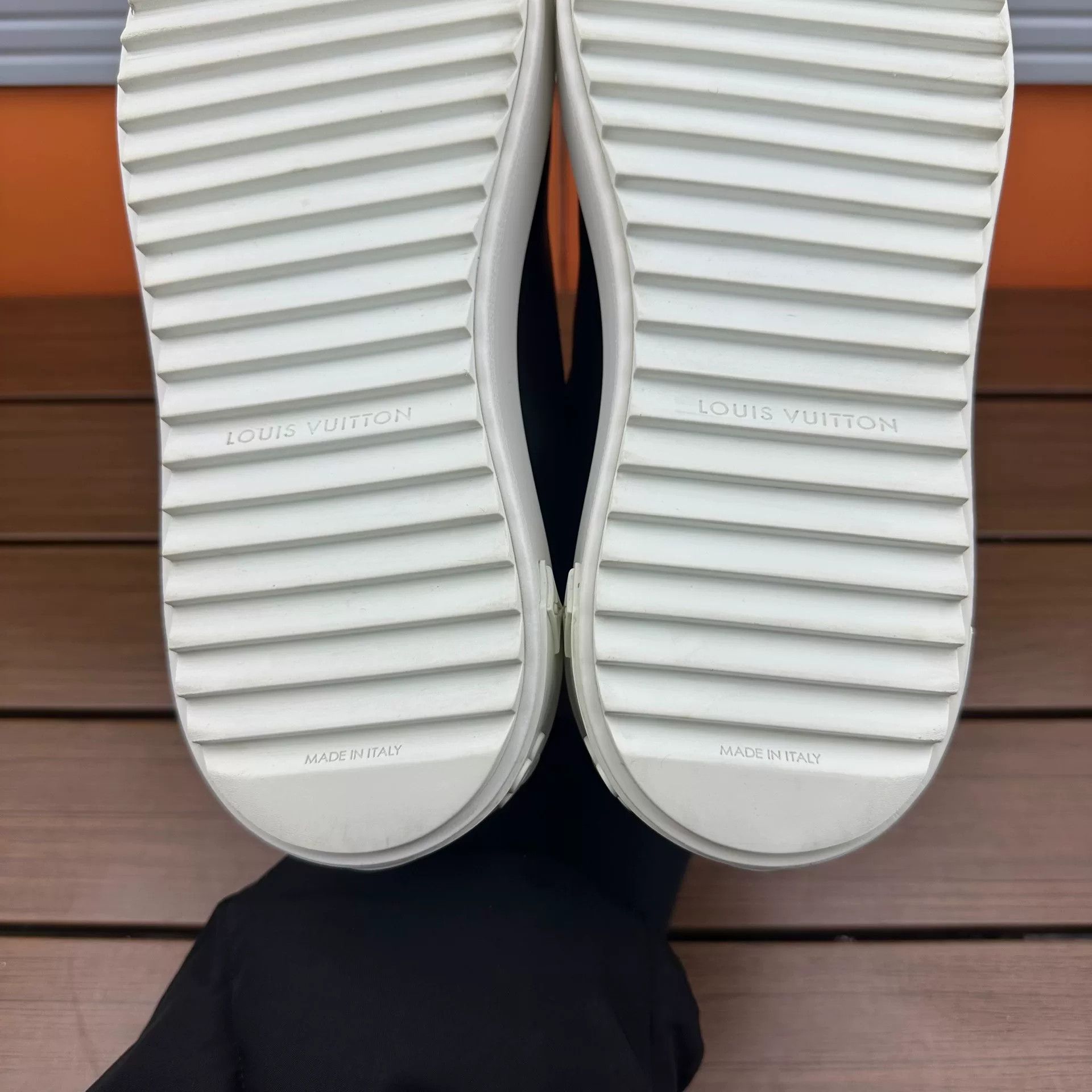 Louis Vuitton Louis Vuitton Embroidered Black Lowtop Sneakers it_37 Women Size US 7 / IT 37 - 8 Thumbnail