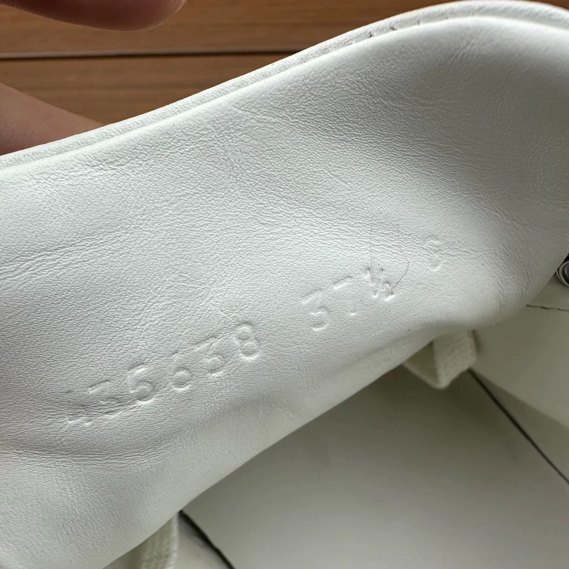 Gucci Gucci White Lowtop Sneakers it_37-5 Women Size US 7.5 / IT 37.5 - 8 Thumbnail