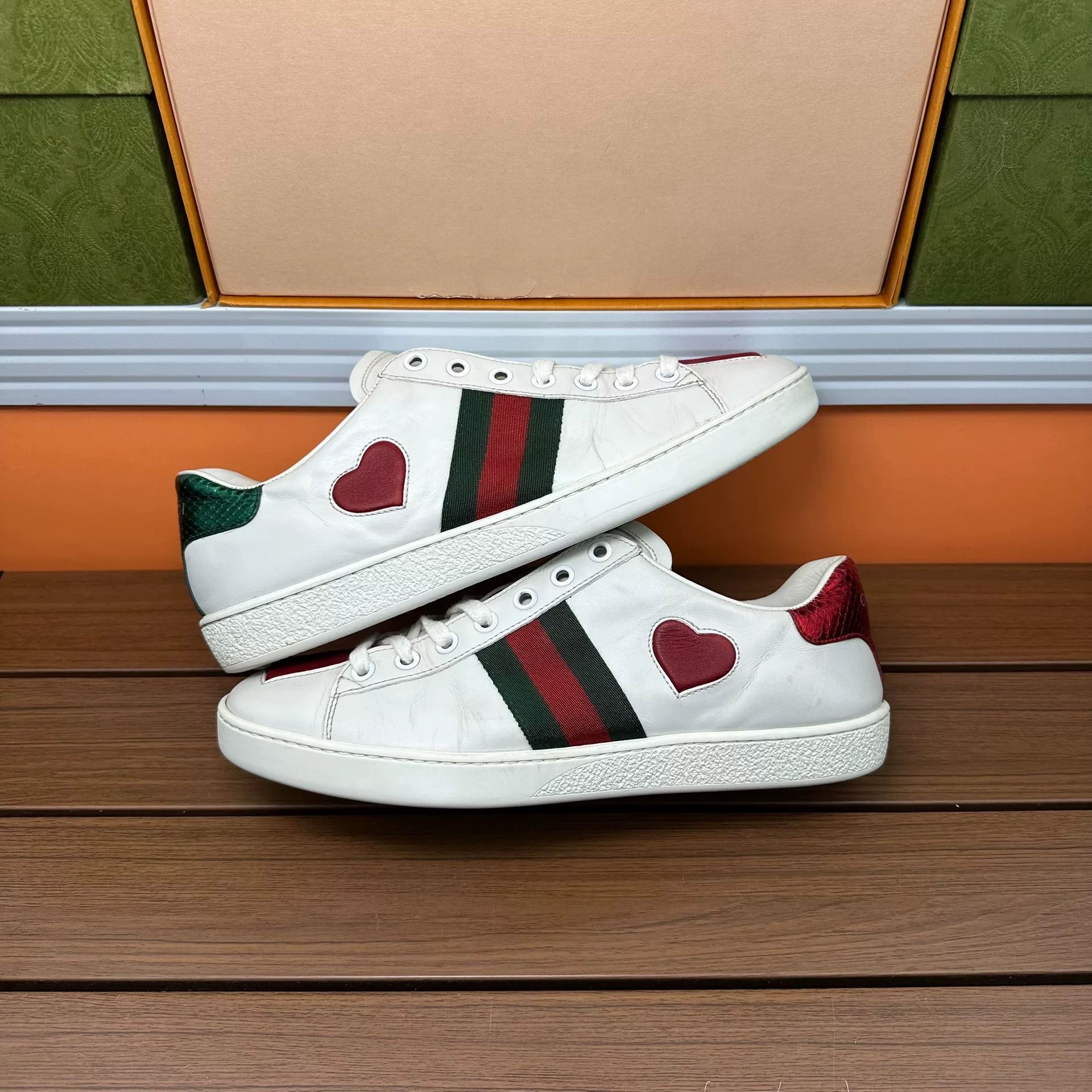 Gucci Gucci White Lowtop Sneakers it_37-5 Women Size US 7.5 / IT 37.5 - 2 Thumbnail