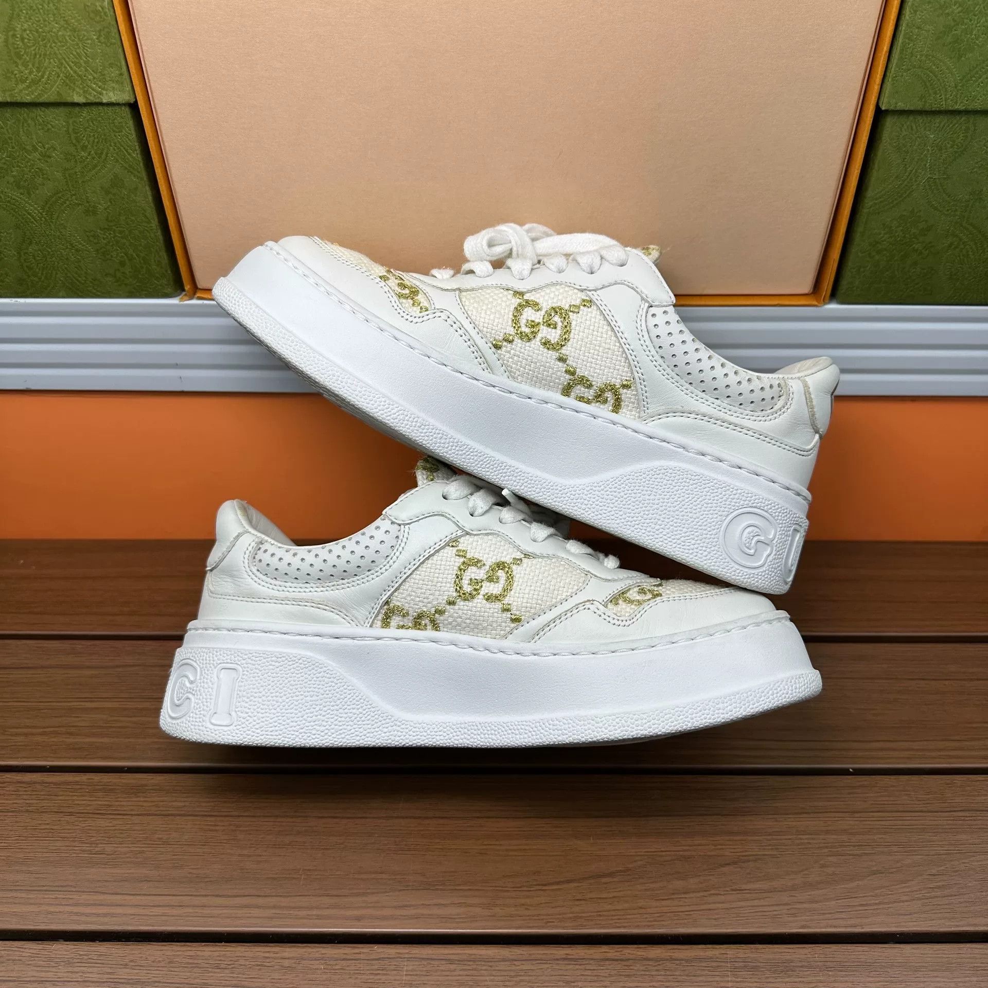Gucci Gucci Embroidered White Lowtop Sneakers it_36 Women Size US 6 / IT 36 - 3 Thumbnail