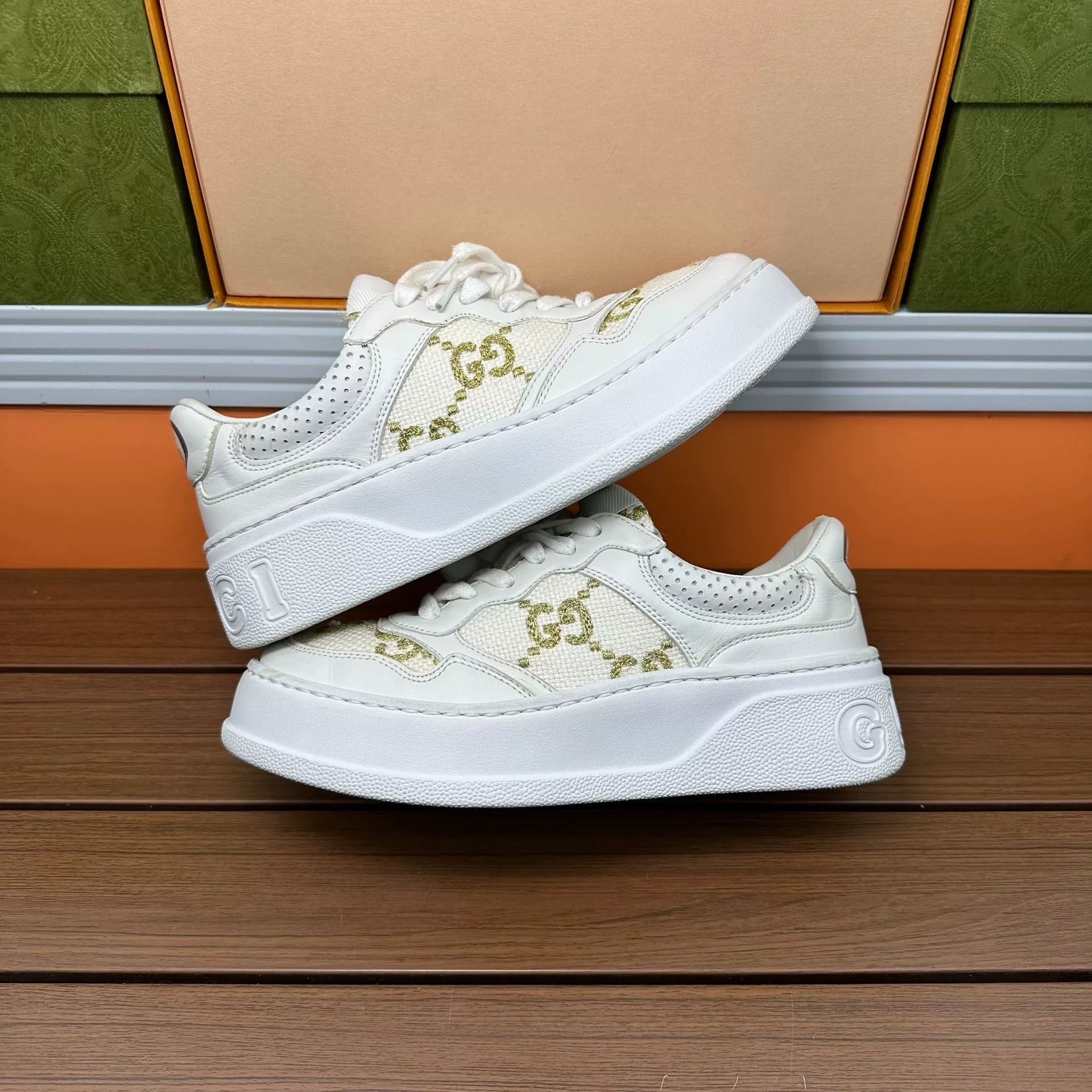 Gucci Gucci Embroidered White Lowtop Sneakers it_36 Women Size US 6 / IT 36 - 2 Thumbnail