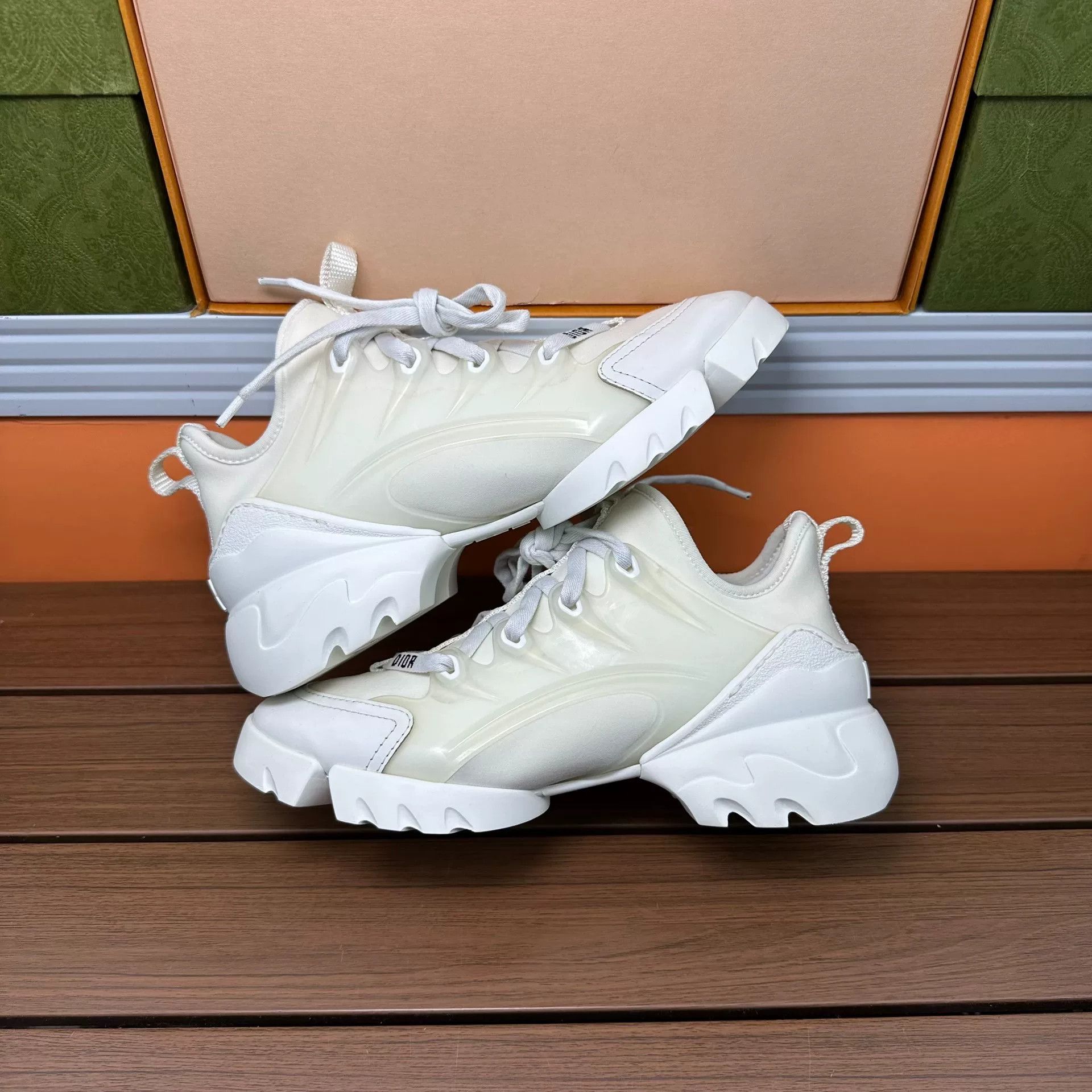 Dior Dior White Lowtop Sneakers it_34 Women Size US 4 / IT 34 - 2 Thumbnail