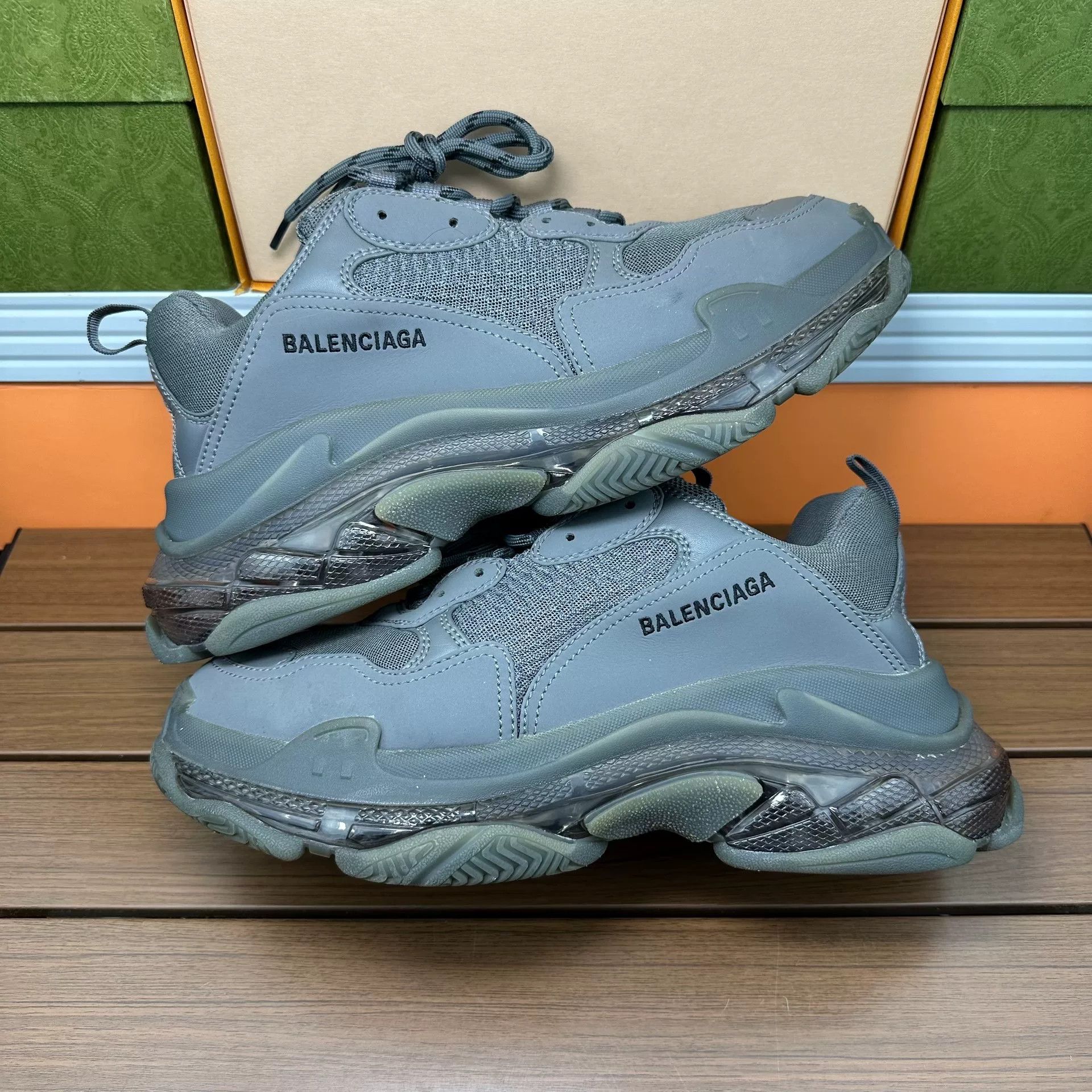 Balenciaga Balenciaga Gray Lowtop Sneakers 10 Men Size US 10 / EU 43 - 2 Thumbnail