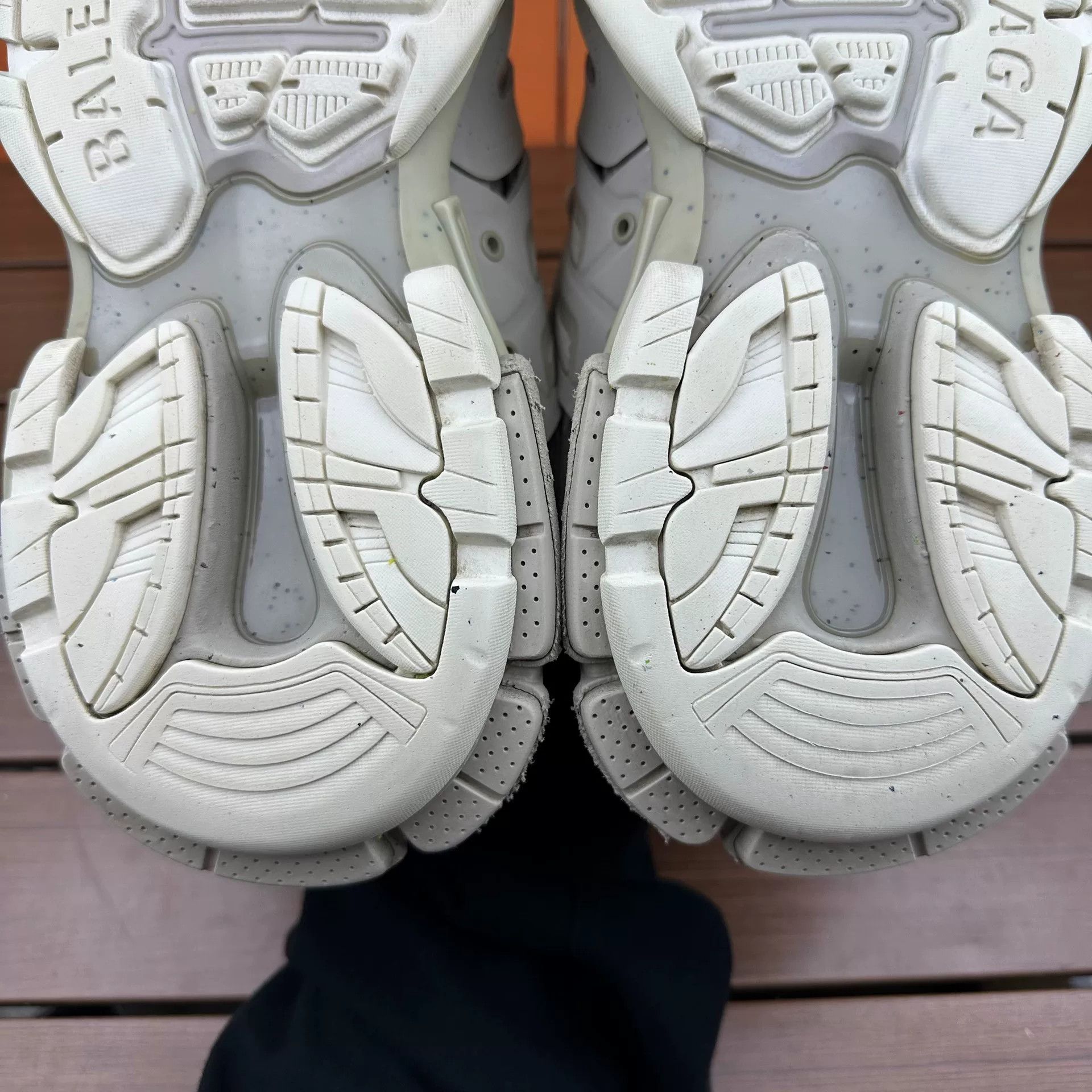 Balenciaga Balenciaga Brown Lowtop Sneakers it_38 Women Size US 8 / IT 38 - 9 Thumbnail