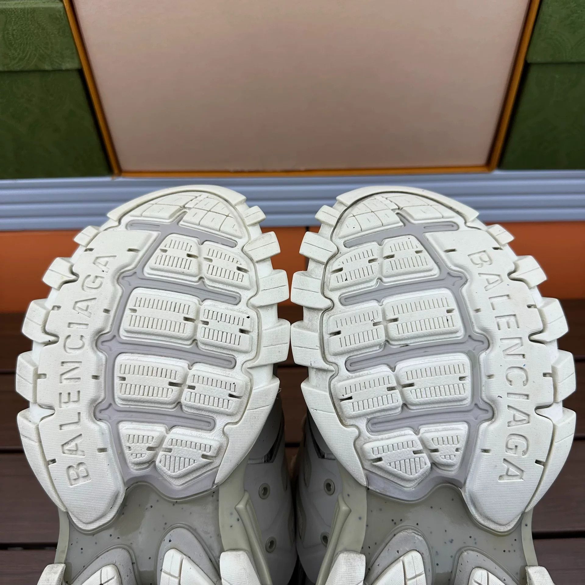 Balenciaga Balenciaga Brown Lowtop Sneakers it_38 Women Size US 8 / IT 38 - 8 Thumbnail