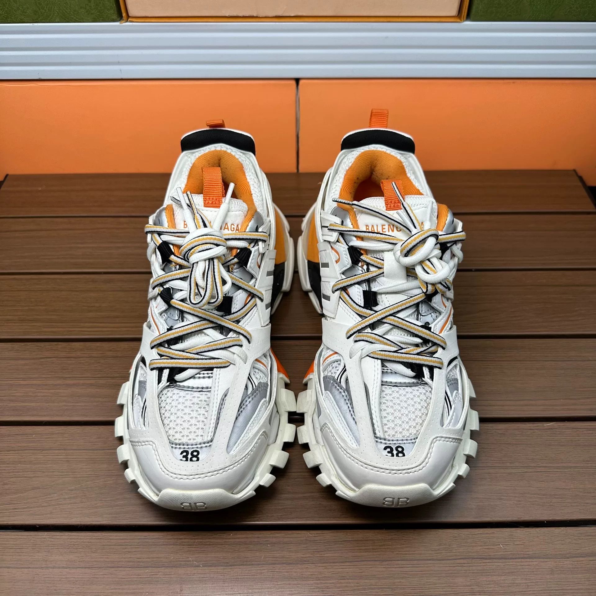 Balenciaga Balenciaga White Lowtop Sneakers it_38 Women Size US 8 / IT 38 - 4 Thumbnail
