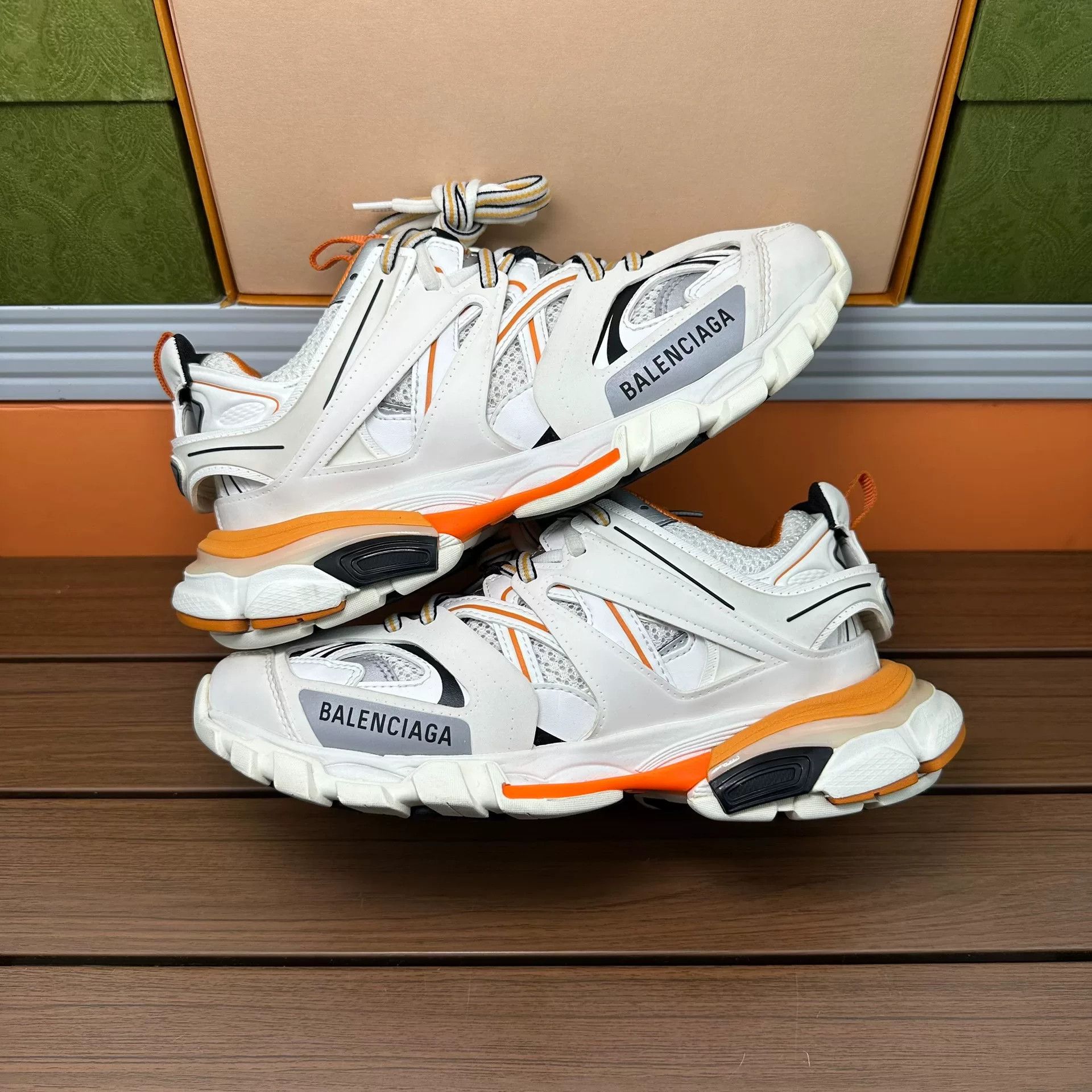 Balenciaga Balenciaga White Lowtop Sneakers it_38 Women Size US 8 / IT 38 - 2 Thumbnail