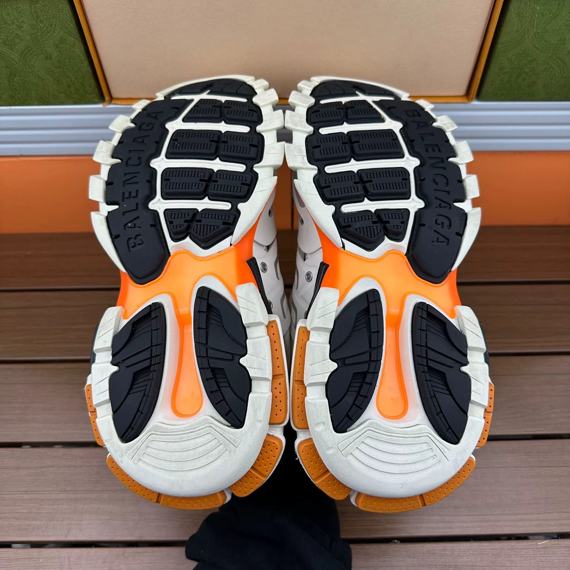 Balenciaga Balenciaga White Lowtop Sneakers it_38 Women Size US 8 / IT 38 - 7 Thumbnail