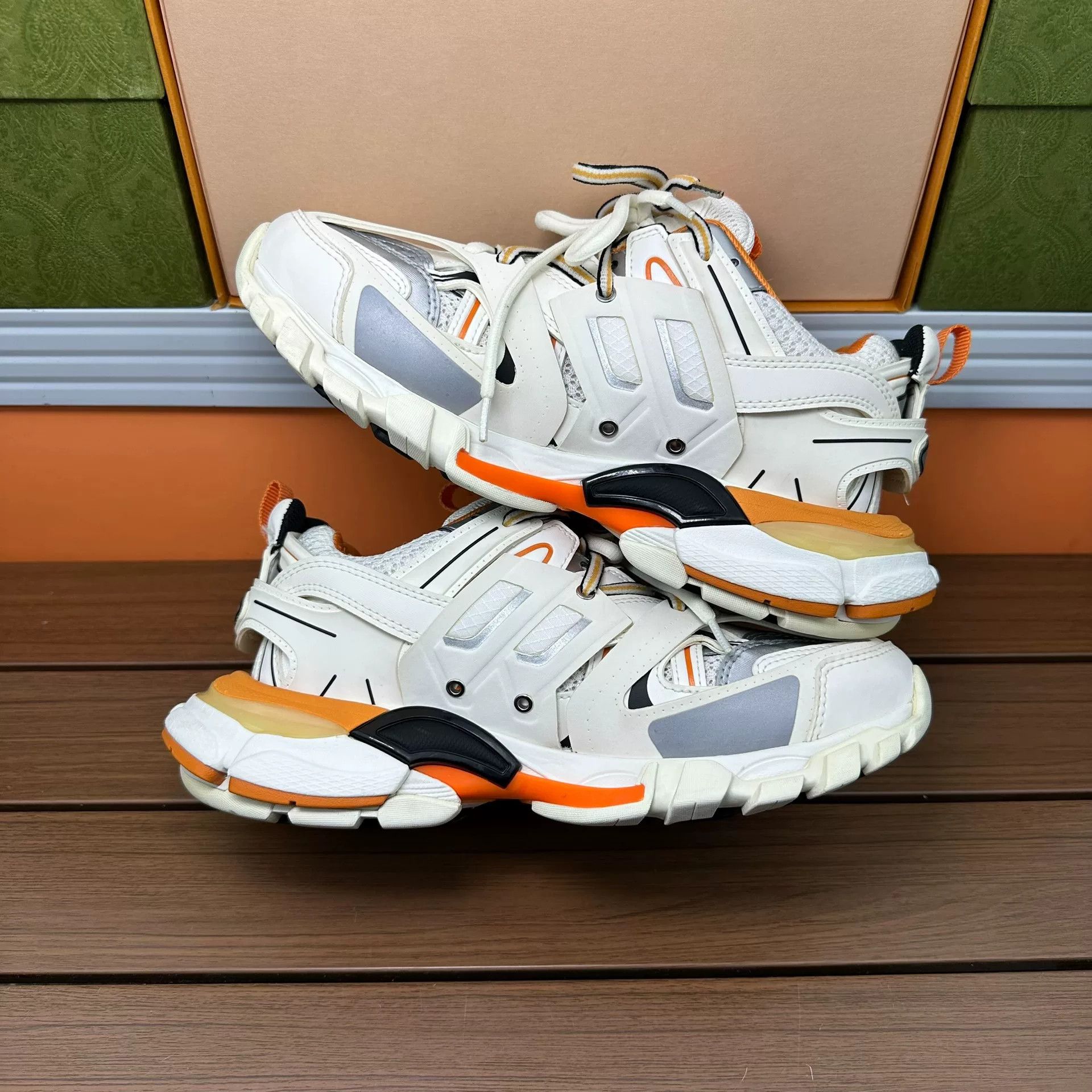 Balenciaga Balenciaga White Lowtop Sneakers it_37 Women Size US 7 / IT 37 - 2 Thumbnail
