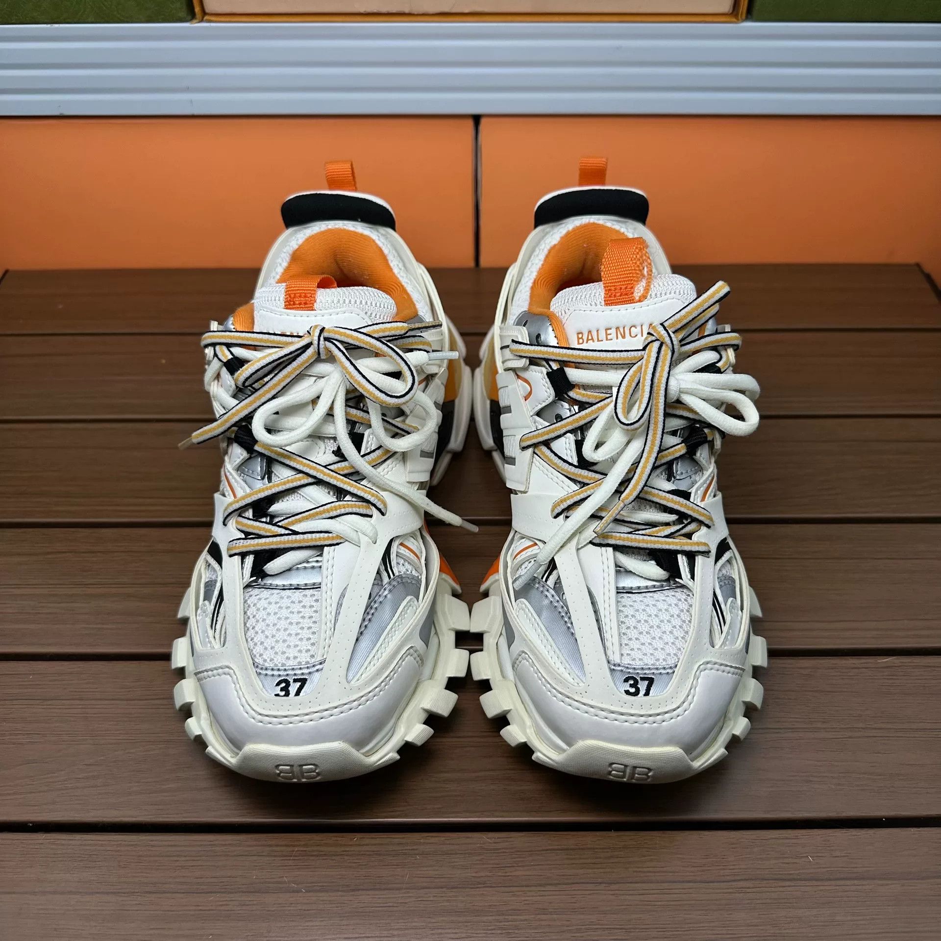 Balenciaga Balenciaga White Lowtop Sneakers it_37 Women Size US 7 / IT 37 - 6 Thumbnail