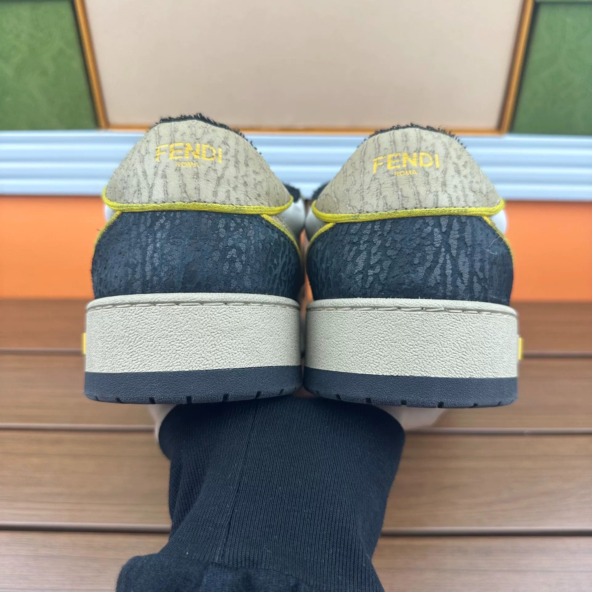 Fendi Fendi Lowtop Sneakers 9 Men Size US 9 / EU 42 - 5 Thumbnail