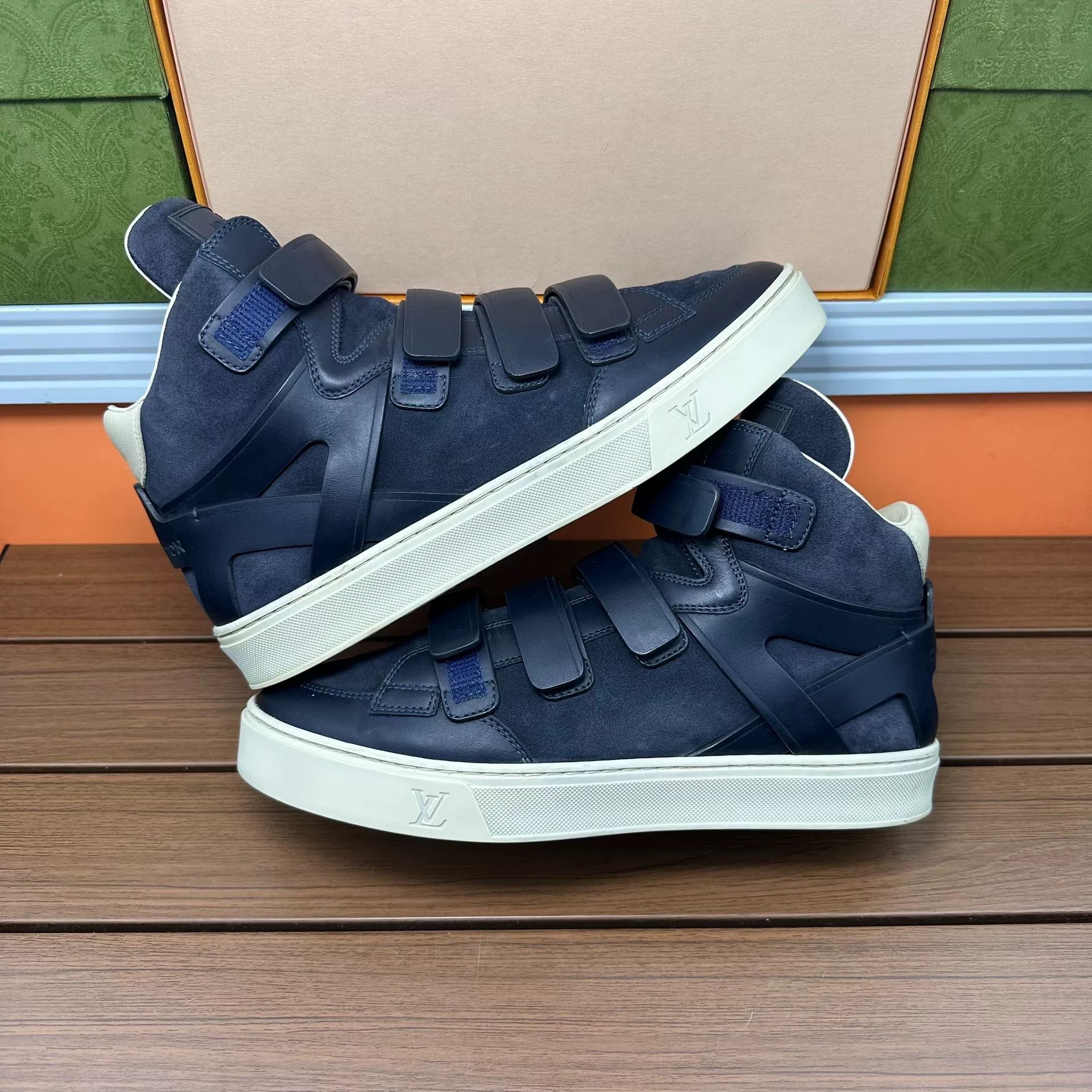 Louis Vuitton Louis Vuitton Hitop Sneakers 6 Men Size US 6 / EU 39 - 2 Thumbnail
