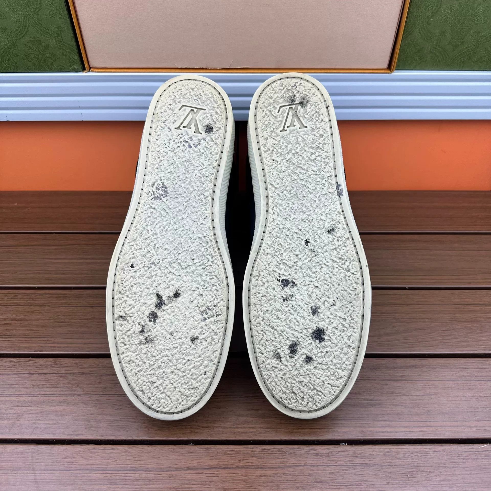 Louis Vuitton Louis Vuitton Hitop Sneakers 6 Men Size US 6 / EU 39 - 7 Thumbnail
