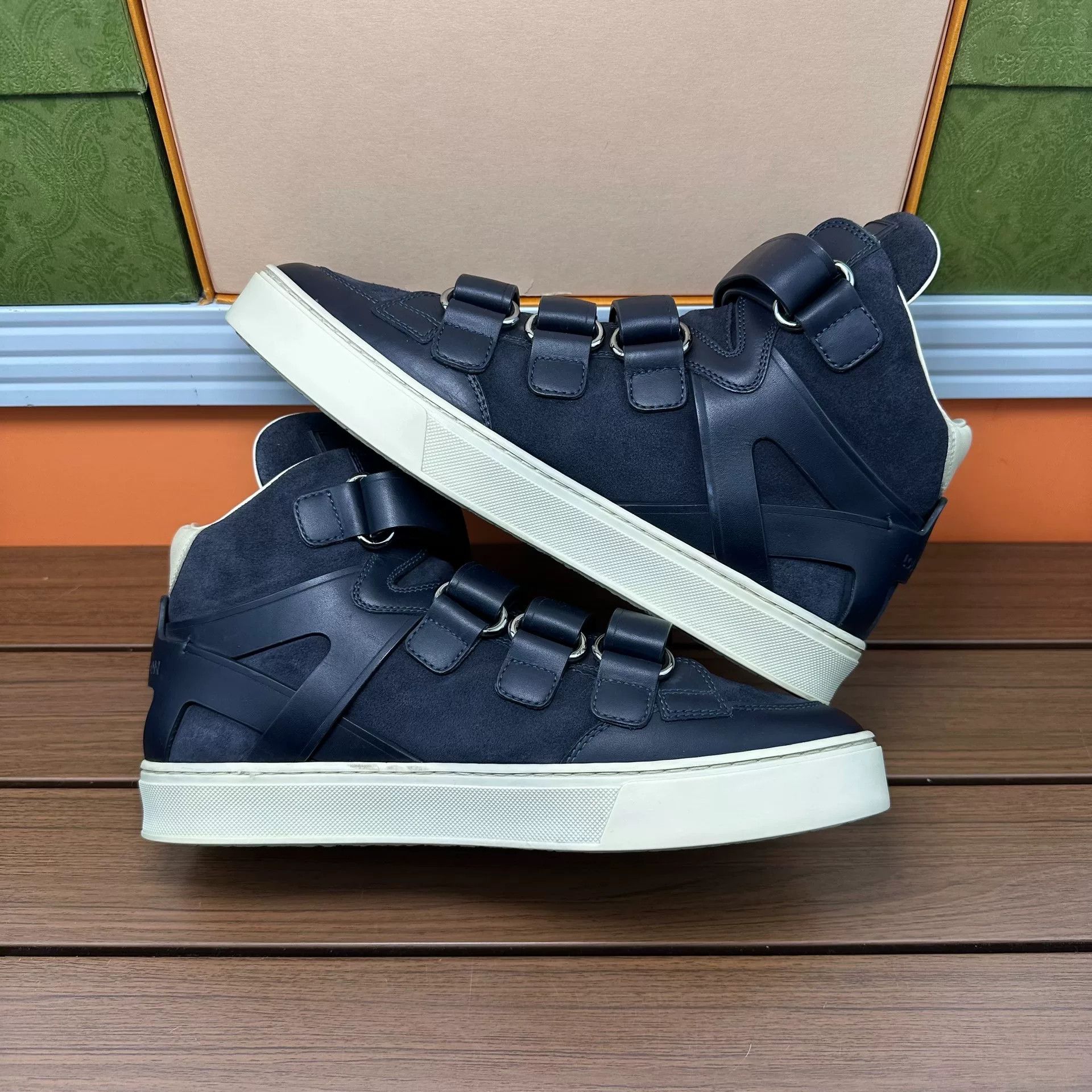 Louis Vuitton Louis Vuitton Hitop Sneakers 6 Men Size US 6 / EU 39 - 3 Thumbnail