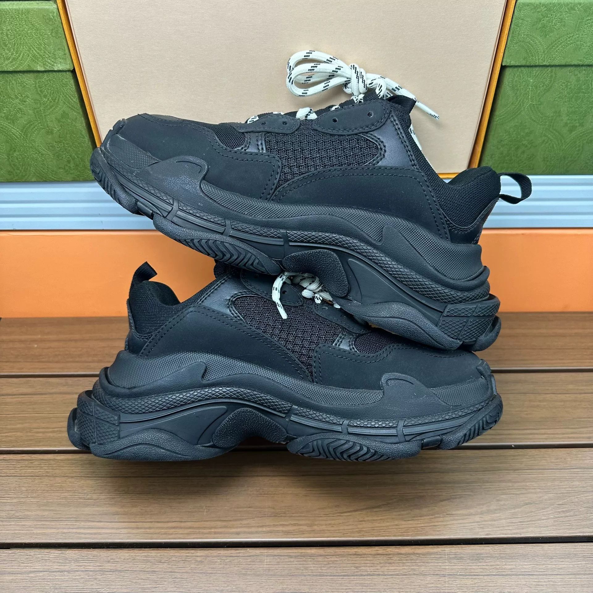 Balenciaga Balenciaga Black Lowtop Sneakers it_37 Women Size US 7 / IT 37 - 3 Thumbnail