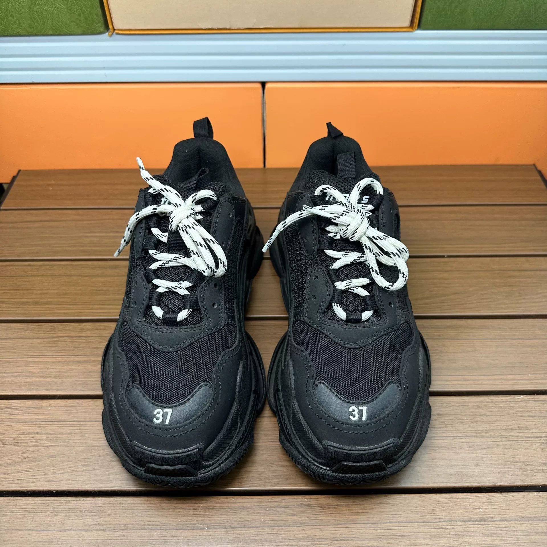 Balenciaga Balenciaga Black Lowtop Sneakers it_37 Women Size US 7 / IT 37 - 4 Thumbnail