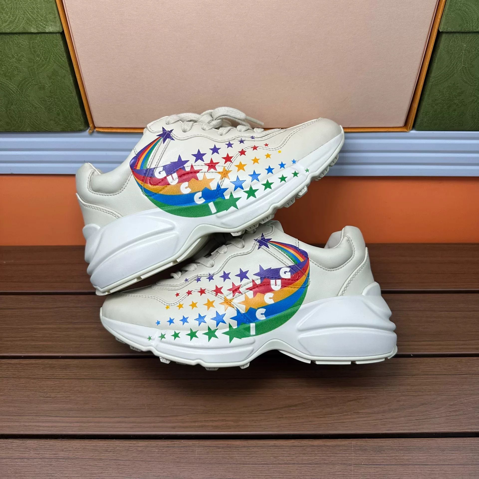 Gucci Gucci Printed Rainbow Multi Lowtop Sneakers it_34 Women Size US 4 / IT 34 - 2 Thumbnail