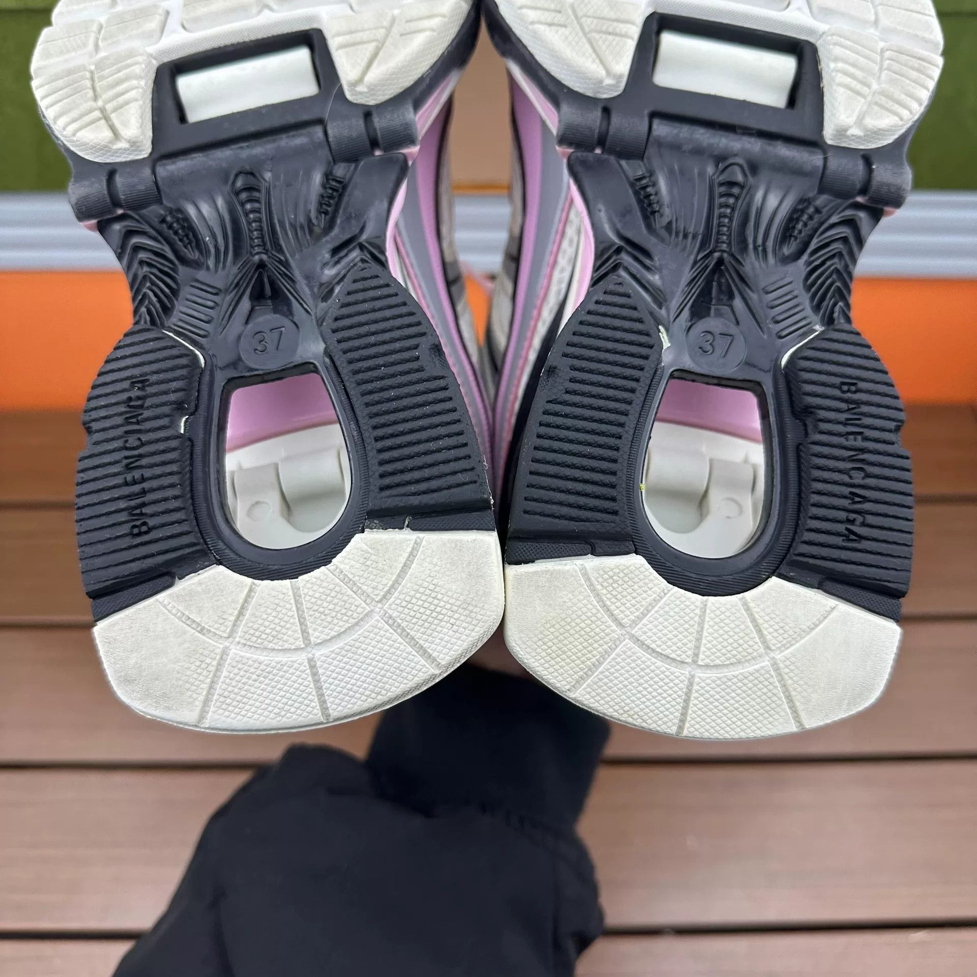 Balenciaga Balenciaga Pink Lowtop Sneakers it_37 Women Size US 7 / IT 37 - 9 Thumbnail
