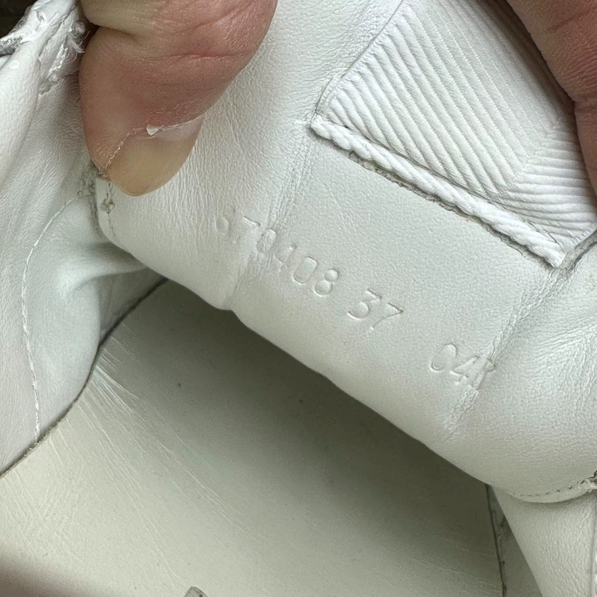 Gucci Gucci Embroidered White Lowtop Sneakers it_37 Women Size US 7 / IT 37 - 8 Thumbnail