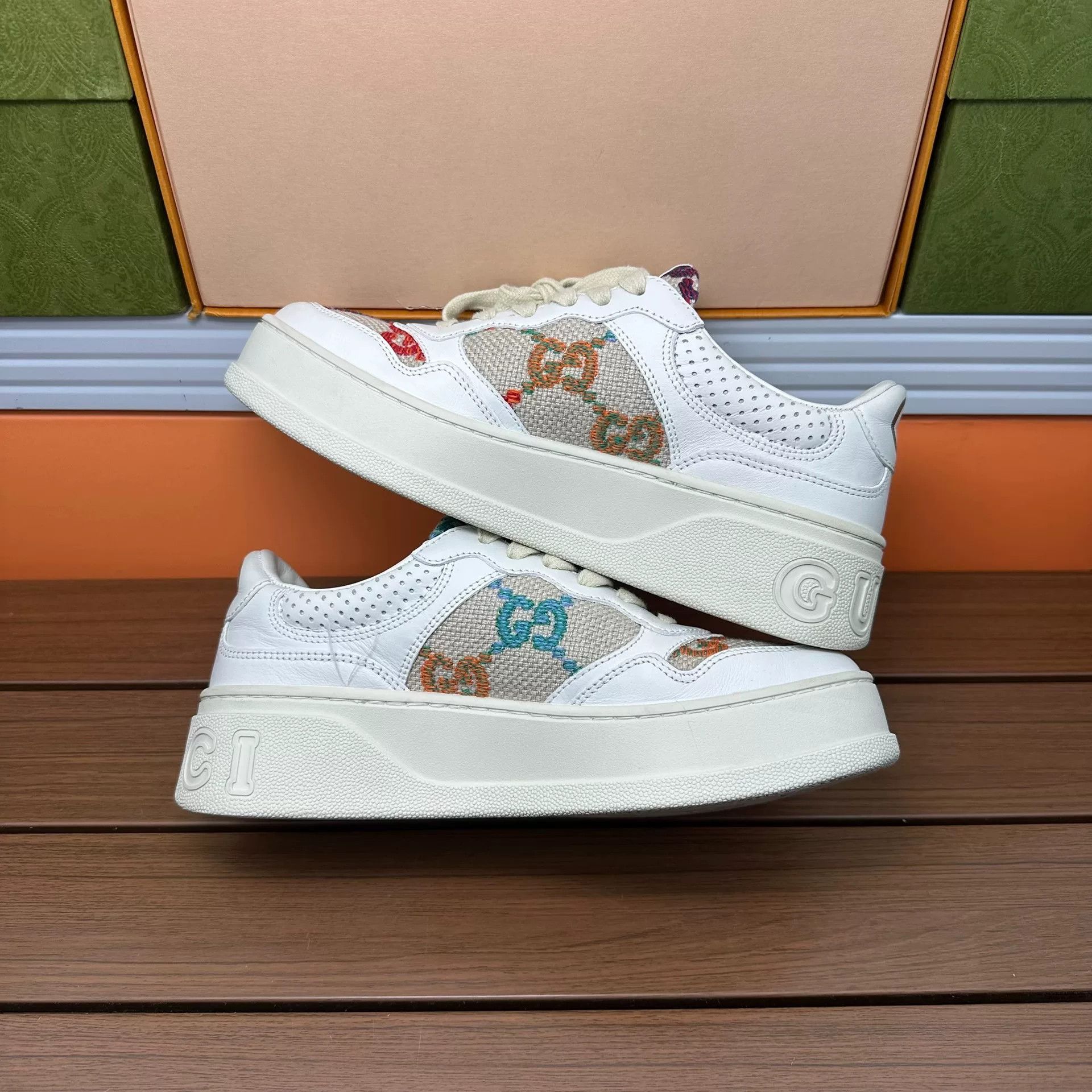 Gucci Gucci Embroidered White Lowtop Sneakers it_37 Women Size US 7 / IT 37 - 3 Thumbnail