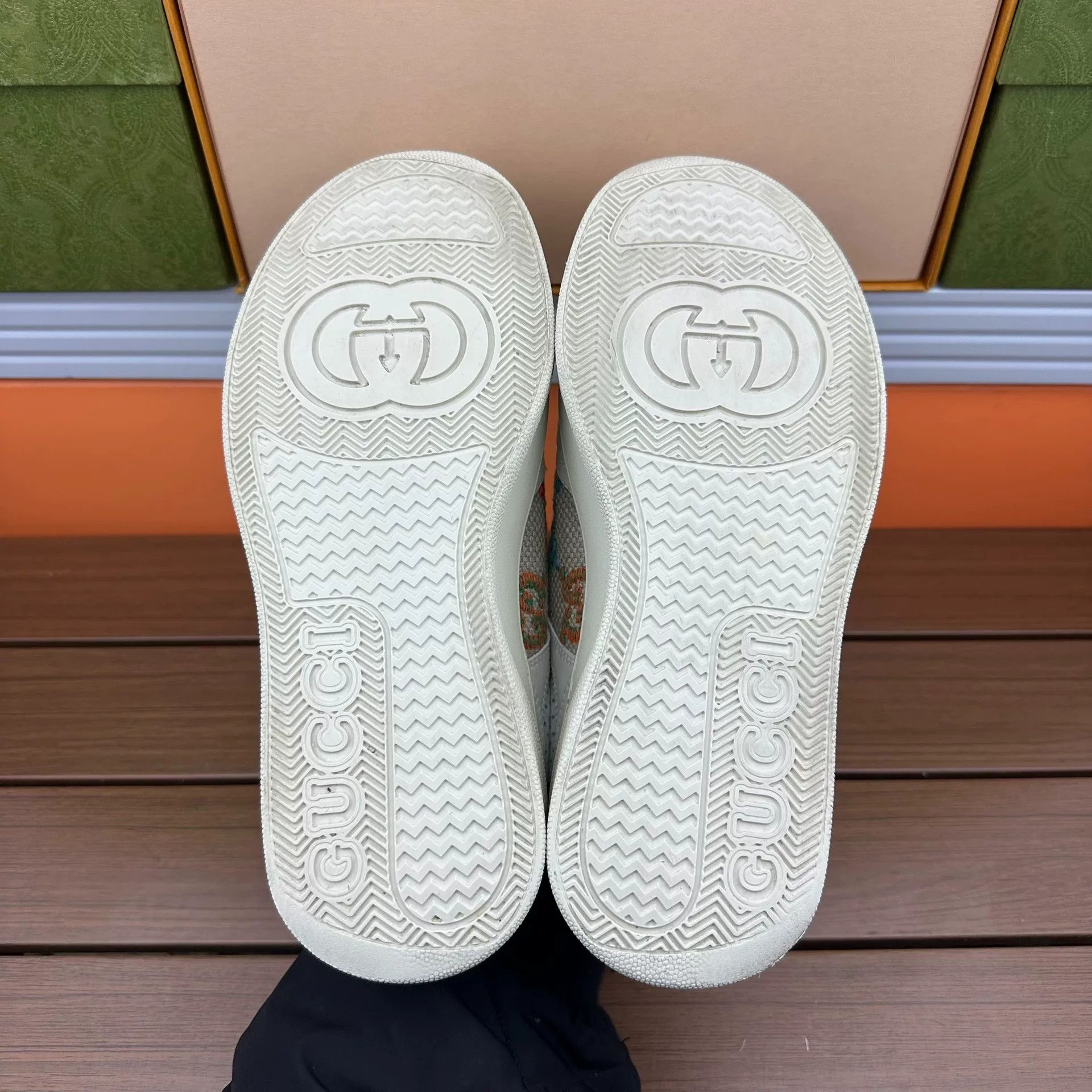 Gucci Gucci Embroidered White Lowtop Sneakers it_37 Women Size US 7 / IT 37 - 7 Thumbnail