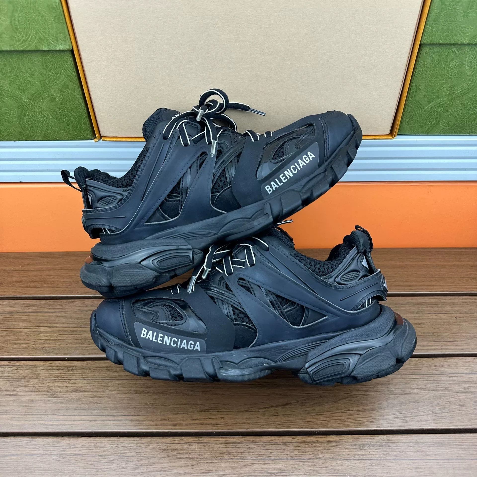 Balenciaga Balenciaga Black Lowtop Sneakers it_36 Women Size US 6 / IT 36 - 2 Thumbnail