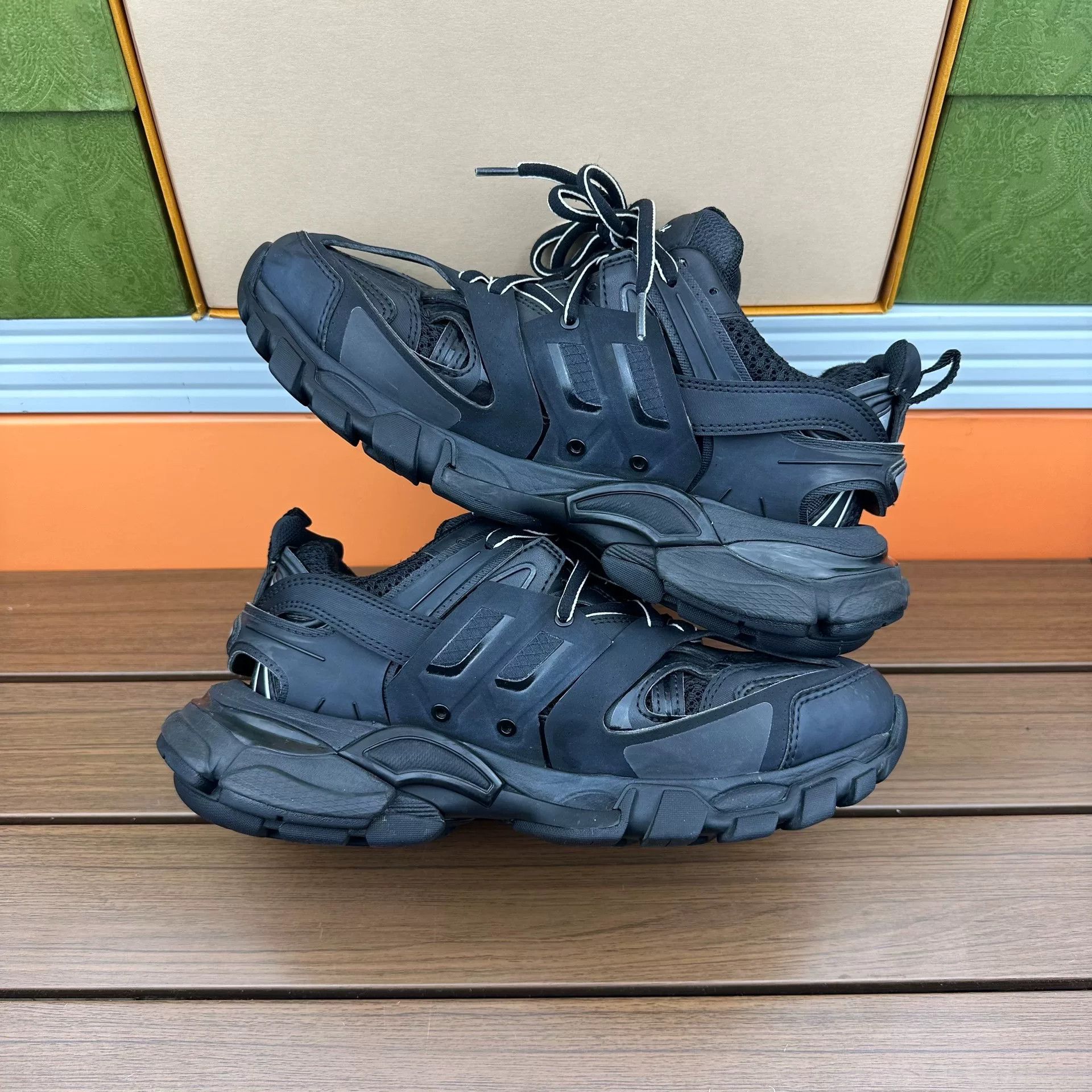 Balenciaga Balenciaga Black Lowtop Sneakers it_36 Women Size US 6 / IT 36 - 3 Thumbnail