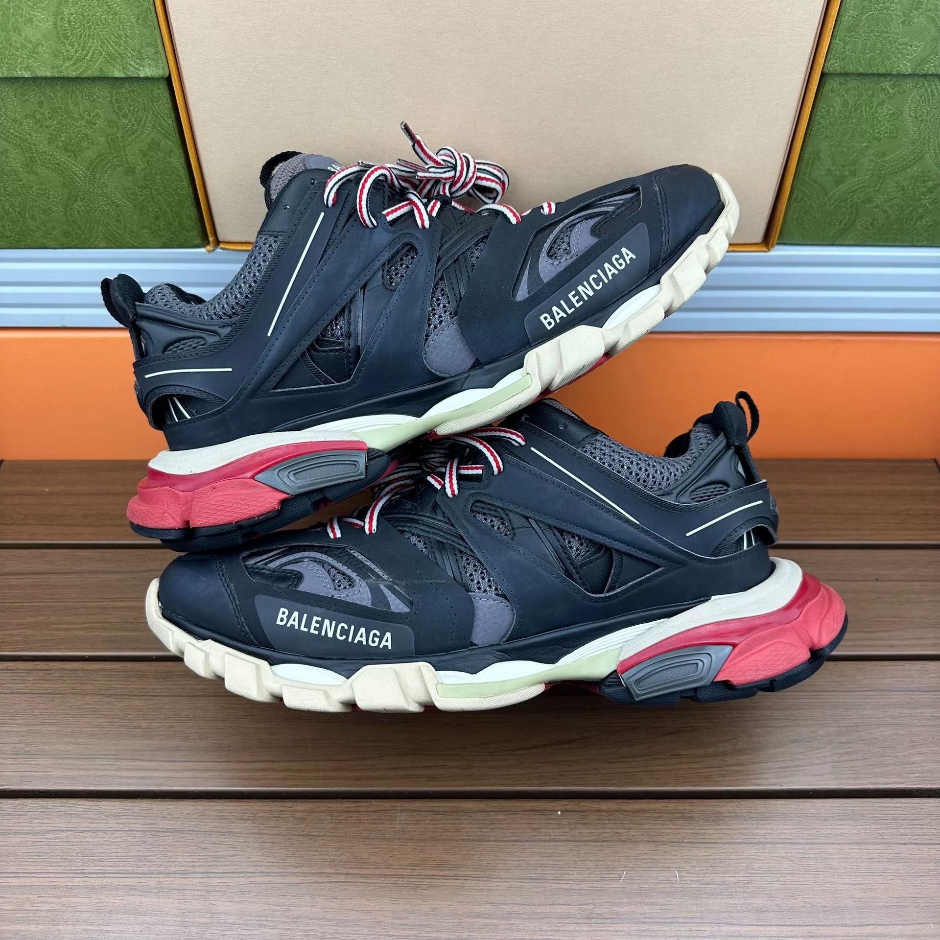 Balenciaga Balenciaga Black Lowtop Sneakers 8 Men Size US 8 / EU 41 - 2 Thumbnail