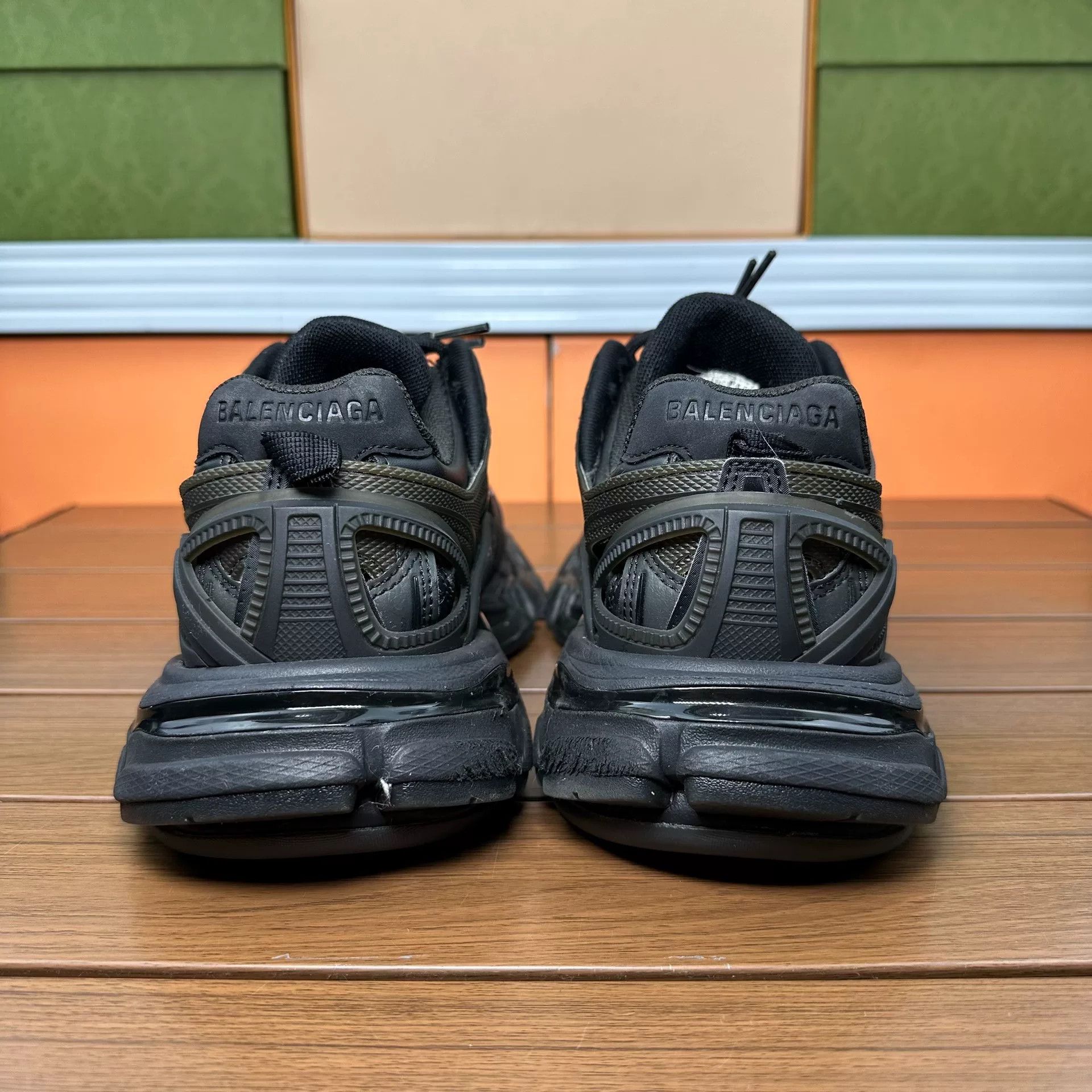 Balenciaga Balenciaga Black Lowtop Sneakers it_36 Women Size US 6 / IT 36 - 6 Thumbnail