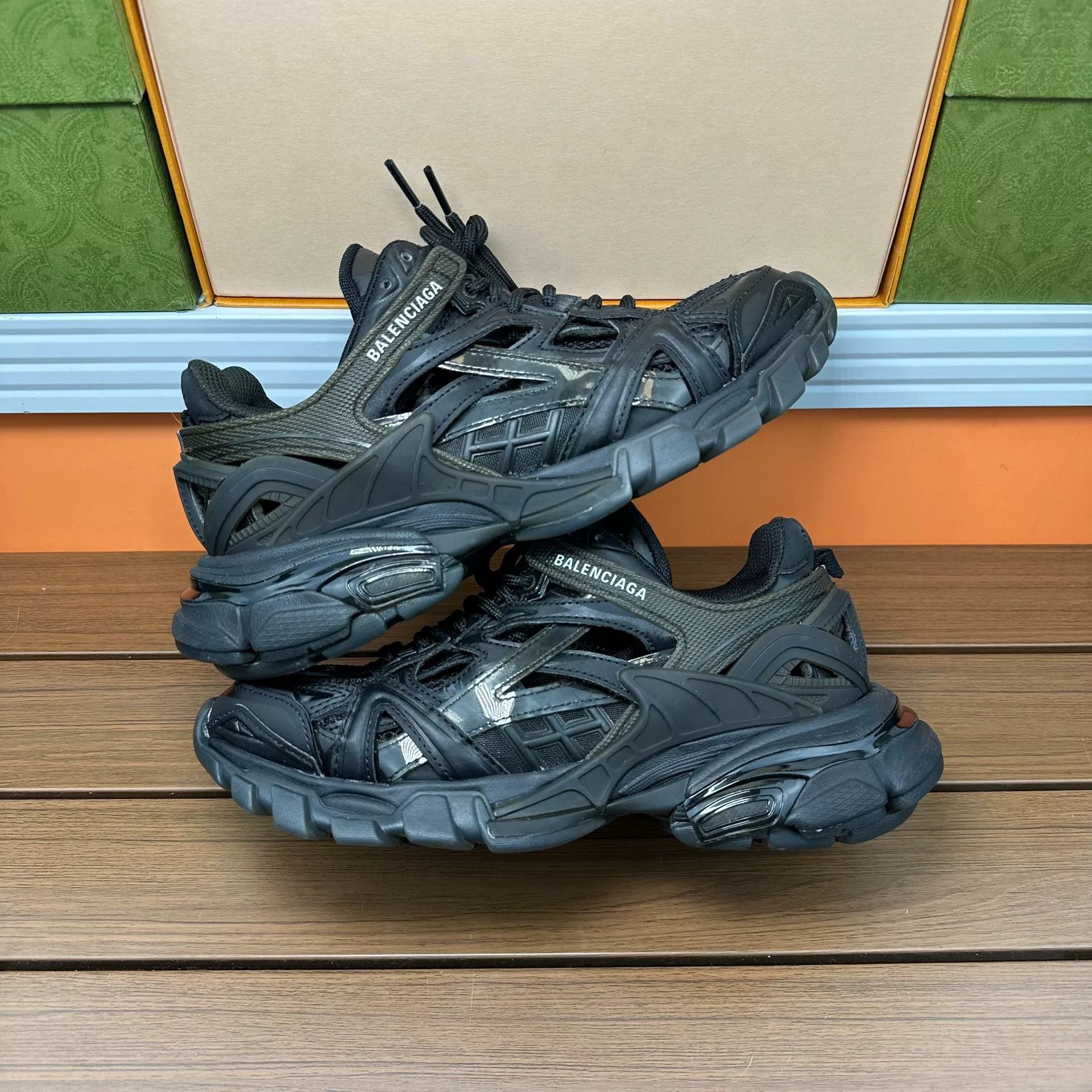 Balenciaga Balenciaga Black Lowtop Sneakers it_36 Women Size US 6 / IT 36 - 3 Thumbnail