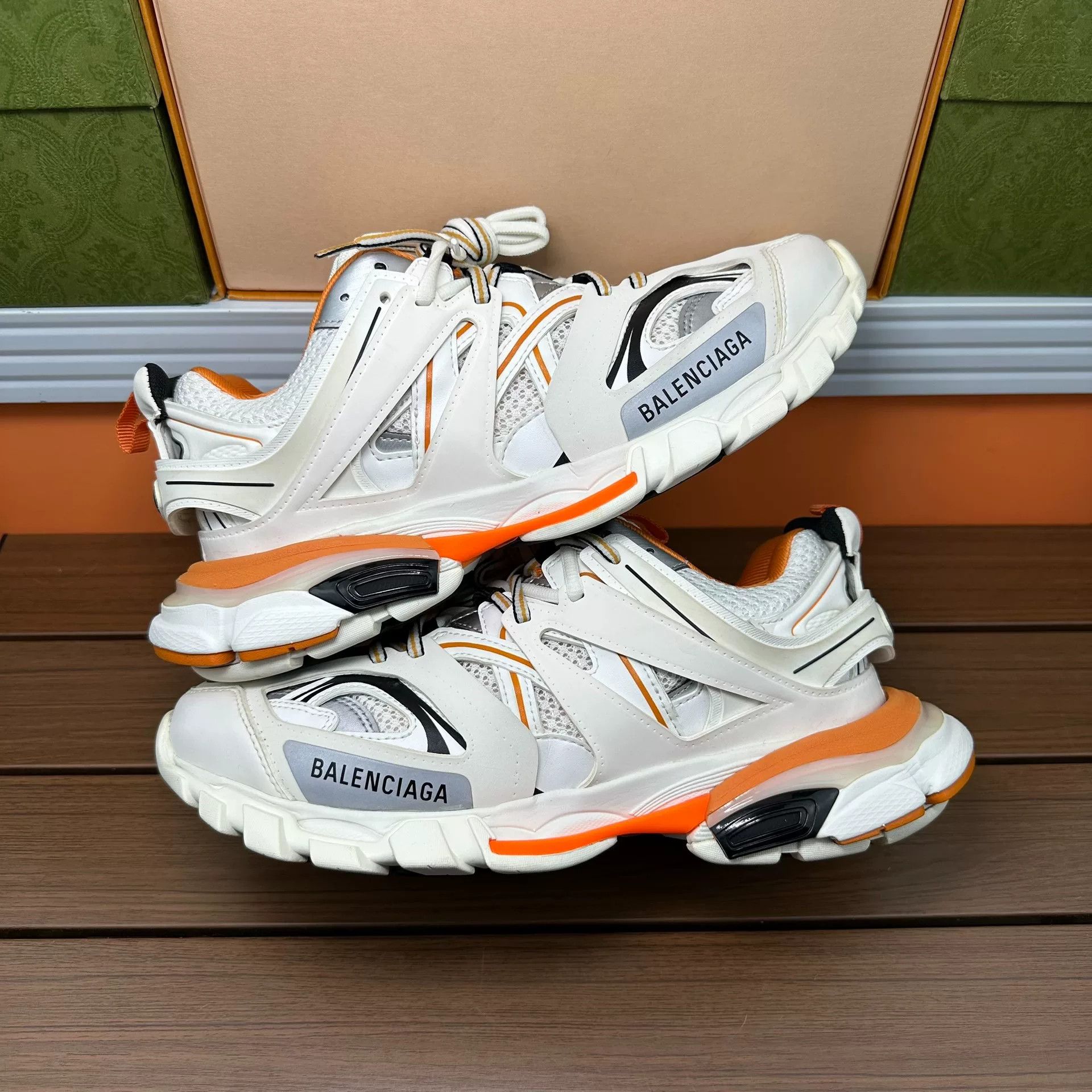Balenciaga Balenciaga White Lowtop Sneakers 7 Men Size US 7 / EU 40 - 2 Thumbnail