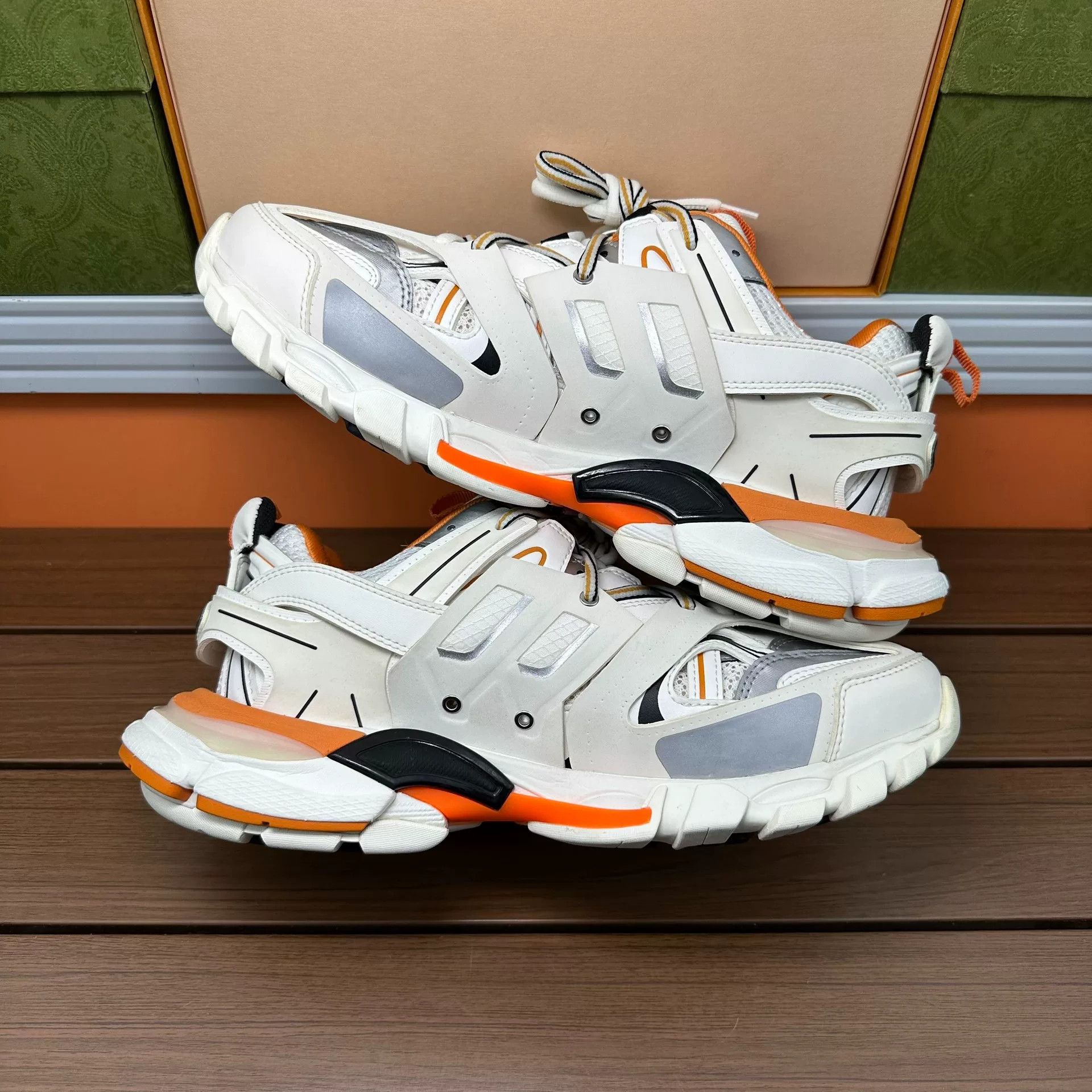Balenciaga Balenciaga White Lowtop Sneakers 7 Men Size US 7 / EU 40 - 3 Thumbnail