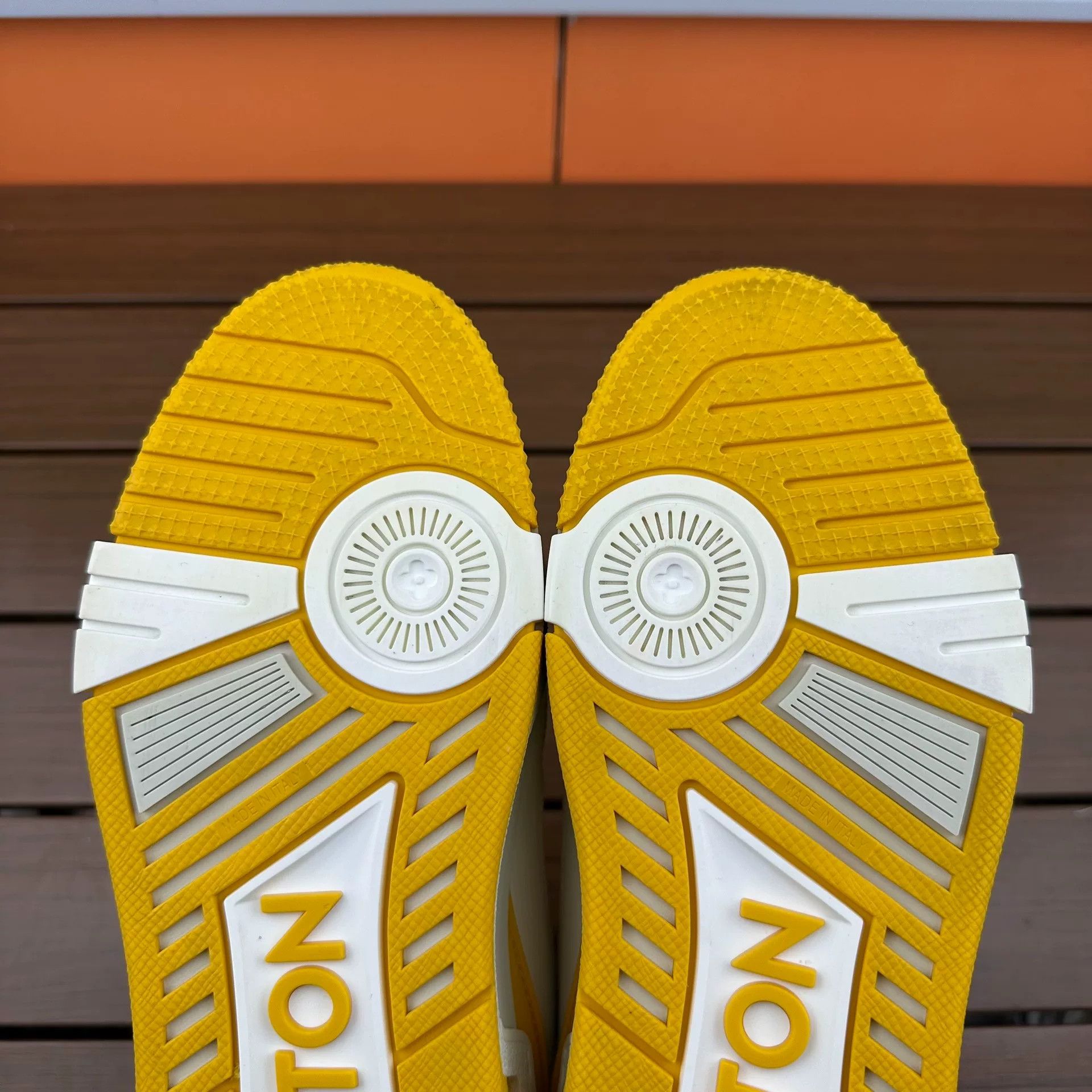 Louis Vuitton Louis Vuitton Training Yellow Lowtop Sneakers 10 Men Size US 10 / EU 43 - 8 Thumbnail
