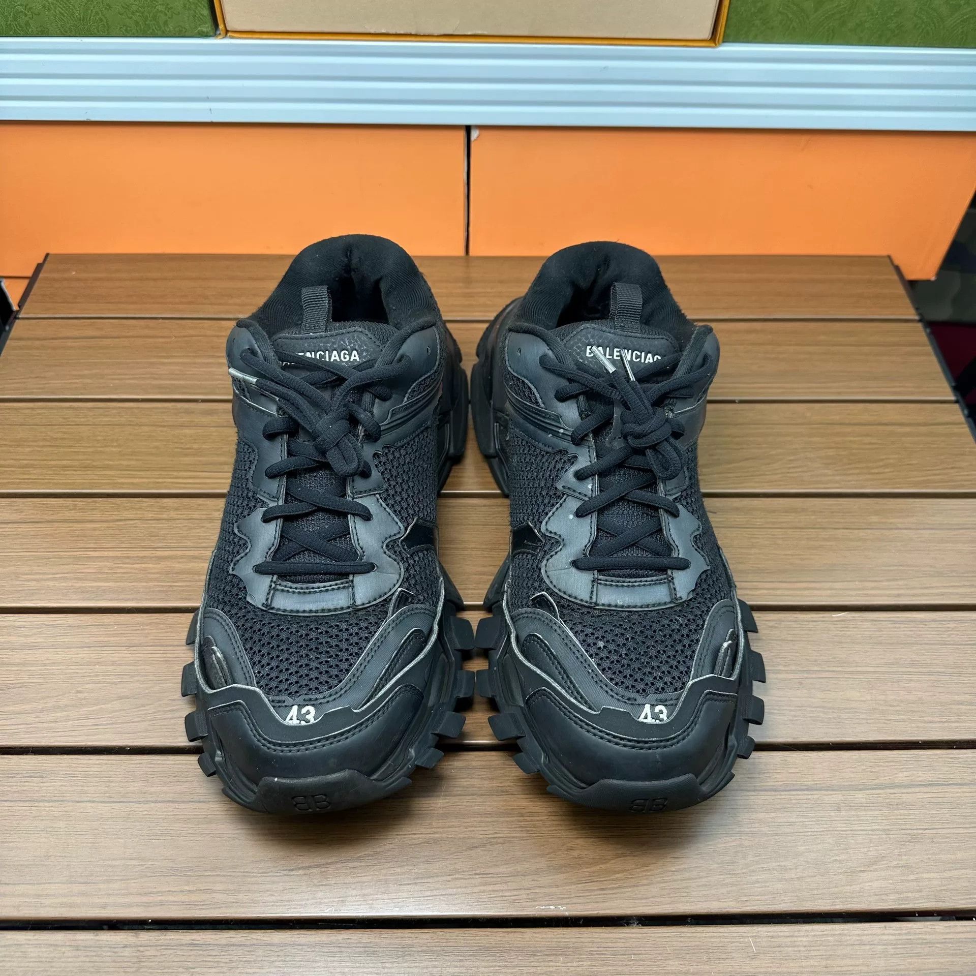 Balenciaga Balenciaga Distressed Black Lowtop Sneakers 10 Men Size US 10 / EU 43 - 4 Thumbnail