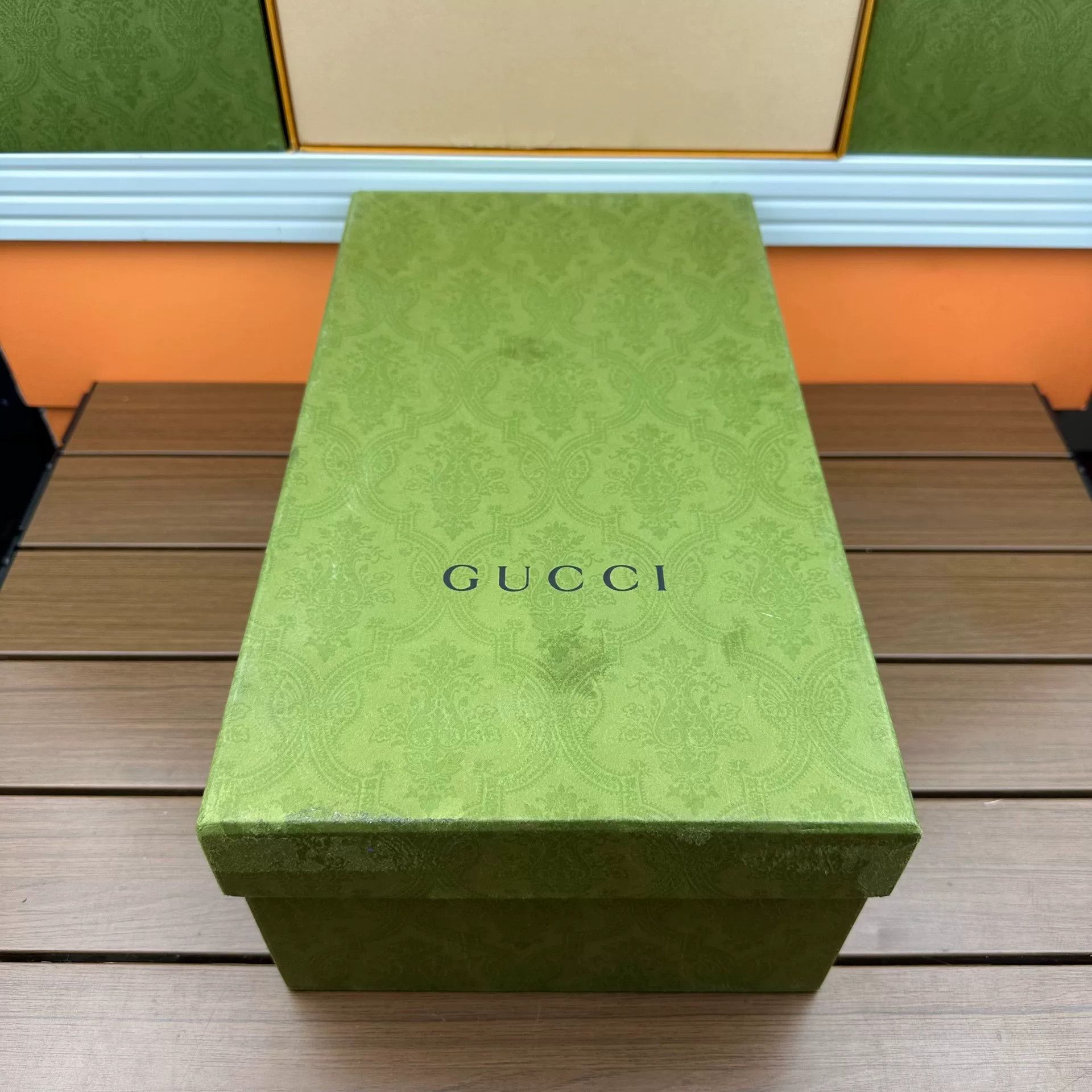 Gucci Gucci Printed Beige Lowtop Sneakers 6 Men Size US 6 / EU 39 - 8 Thumbnail
