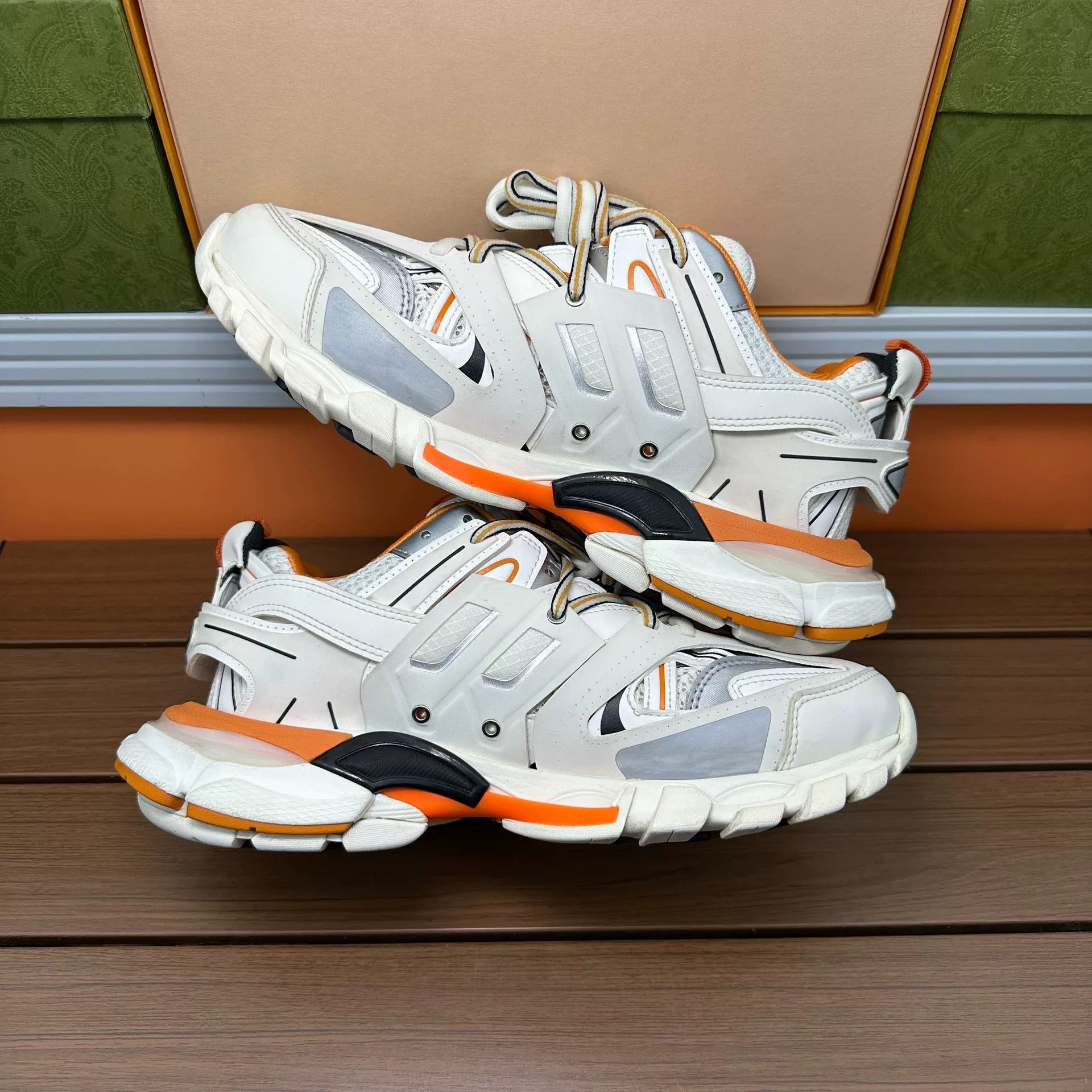 Balenciaga Balenciaga White Lowtop Sneakers 6 Men Size US 6 / EU 39 - 3 Thumbnail