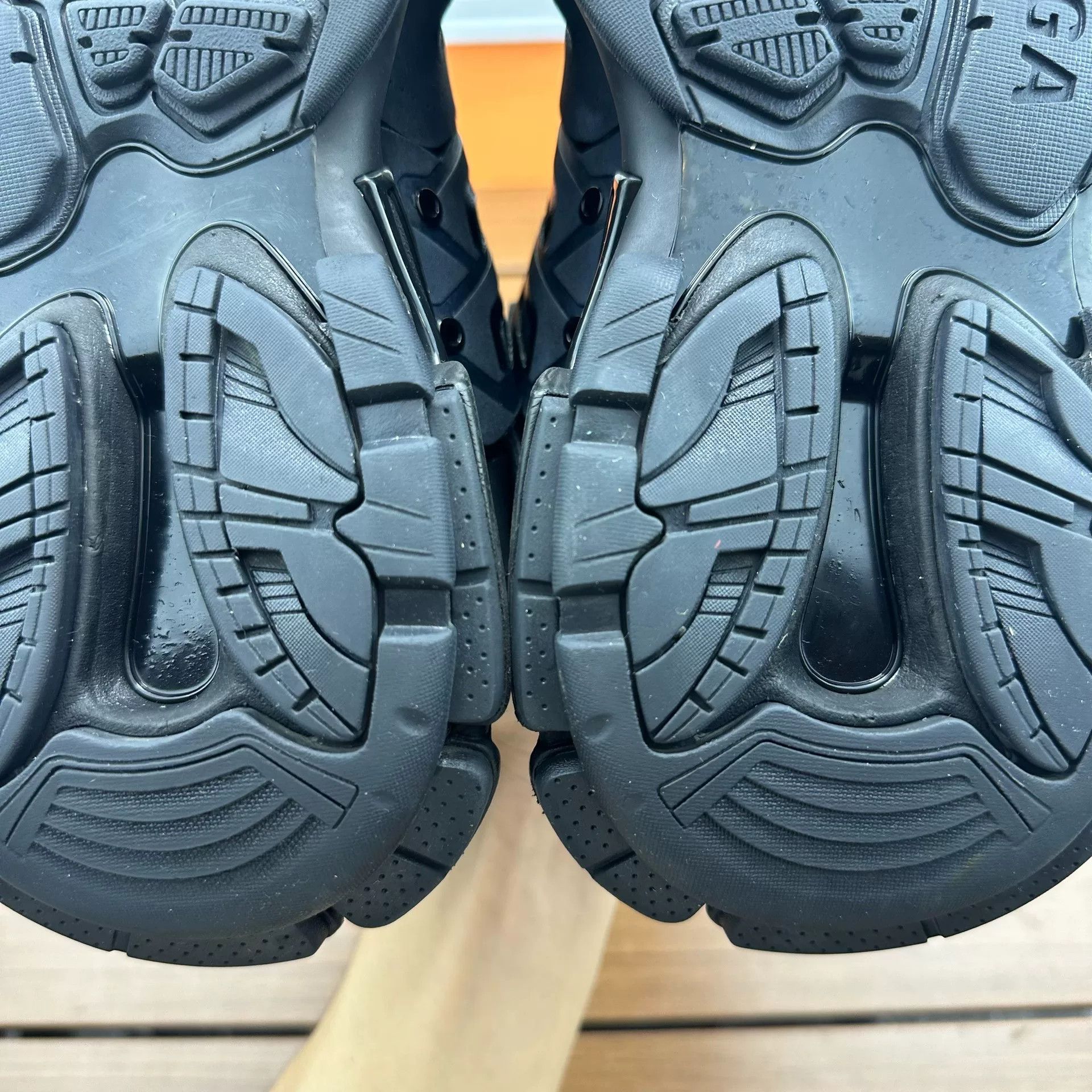 Balenciaga Balenciaga Distressed Black Lowtop Sneakers it_36 Women Size US 6 / IT 36 - 8 Thumbnail