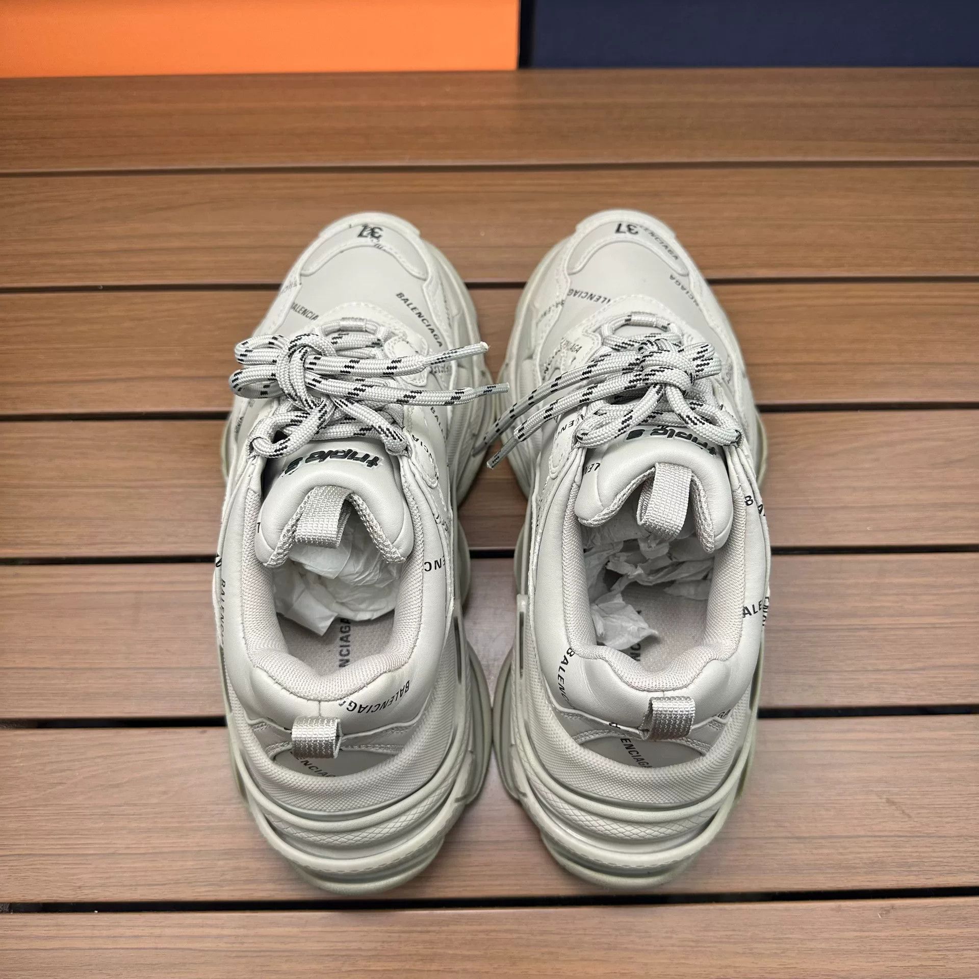 Balenciaga Balenciaga Beige Lowtop Sneakers it_37 Women Size US 7 / IT 37 - 5 Thumbnail